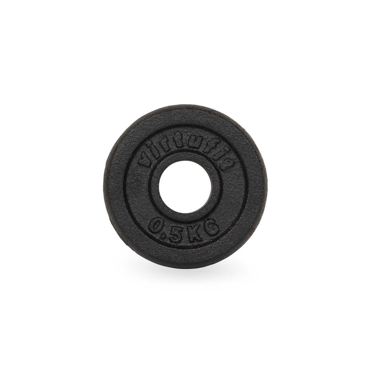 Eine schwarze 0,5-kg-Hantelscheibe mit der Aufschrift „virtufit“. Isoliert auf Weiß.