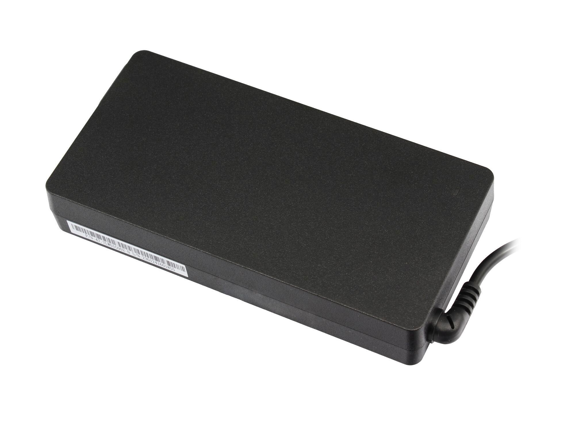 Schwarzer Laptop-Netzteil mit Kabel auf weißem Hintergrund.