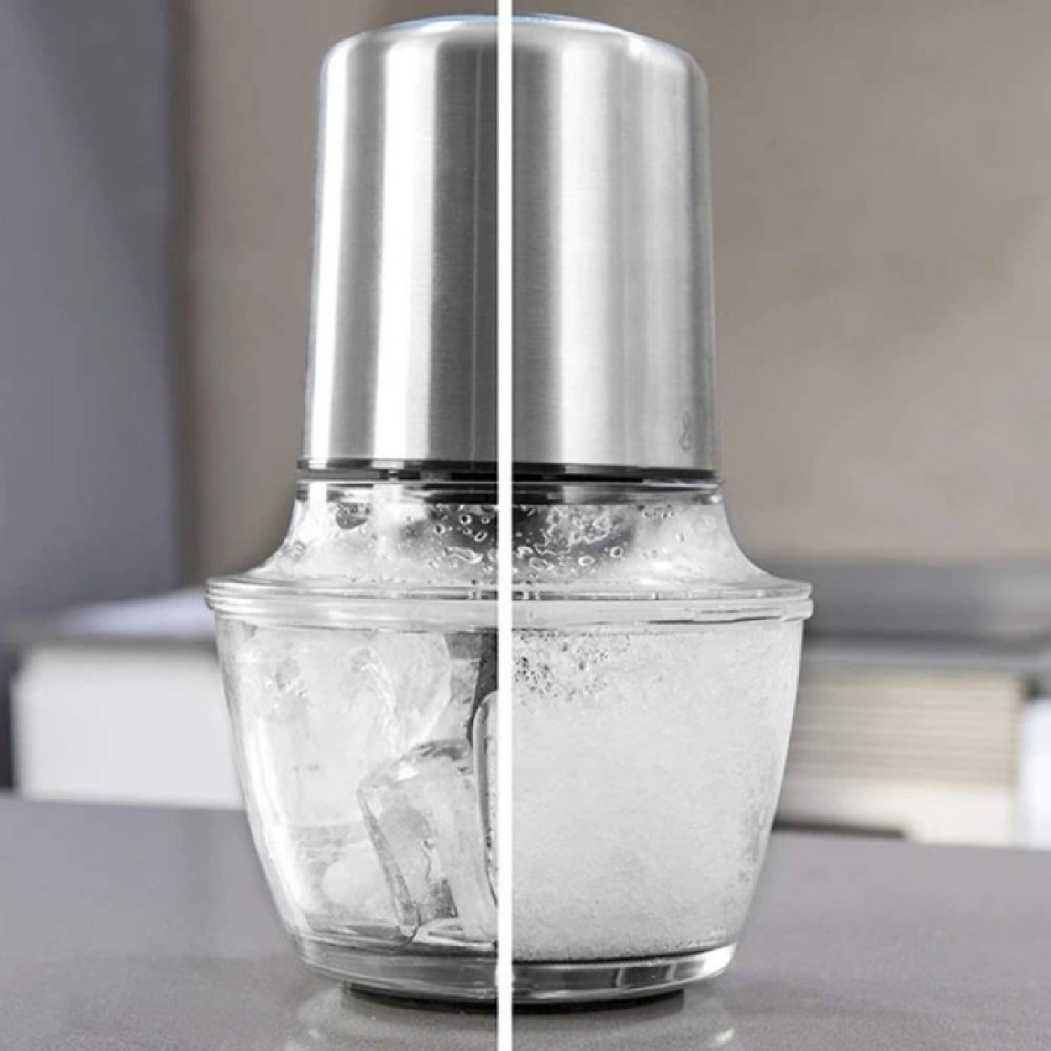Geteiltes Bild: Links Eiswürfel in Glasschüssel, rechts zerstoßenes Eis.