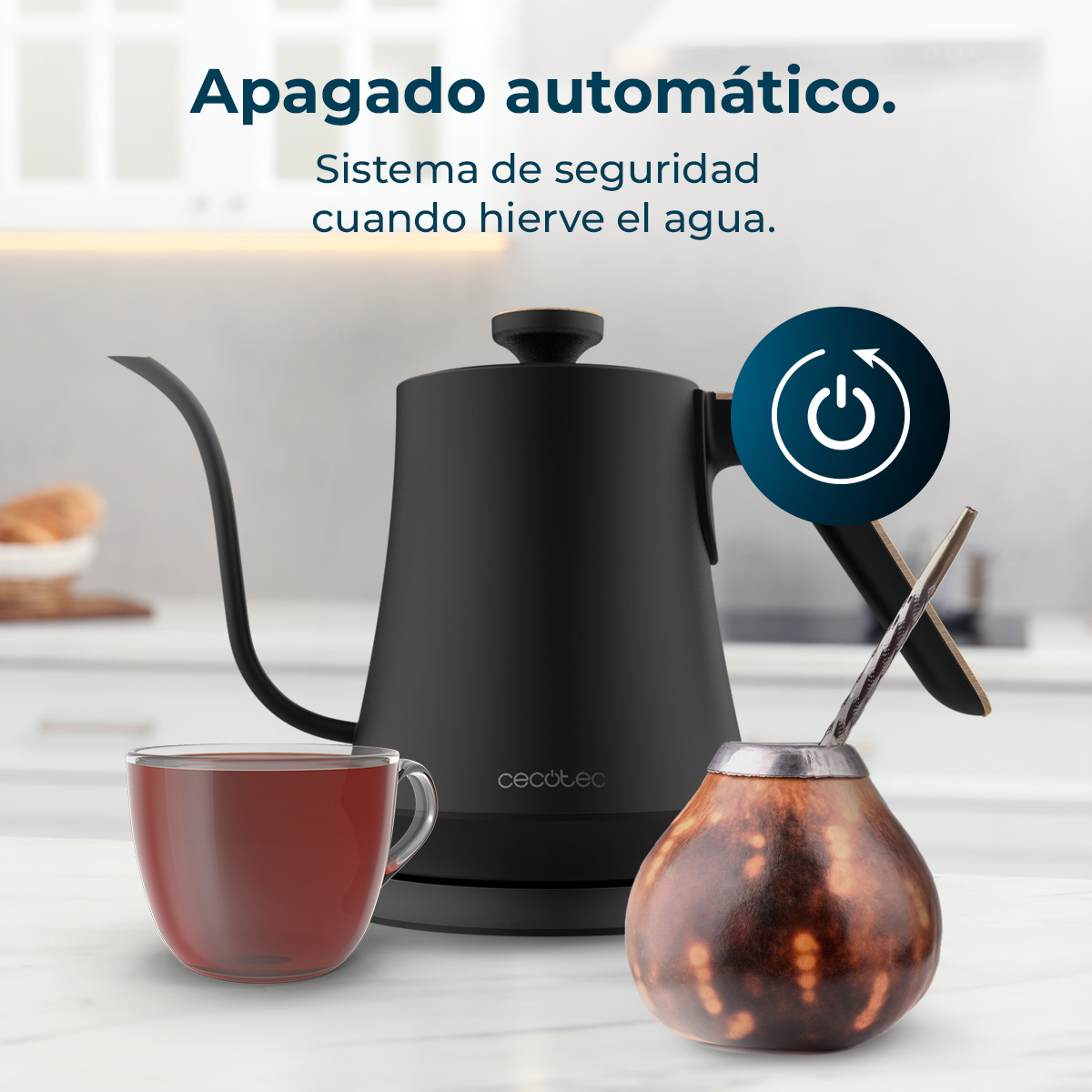 Schwarzer Wasserkocher mit Tasse und Mate-Gefäß. "Automatische Abschaltung" Symbol.