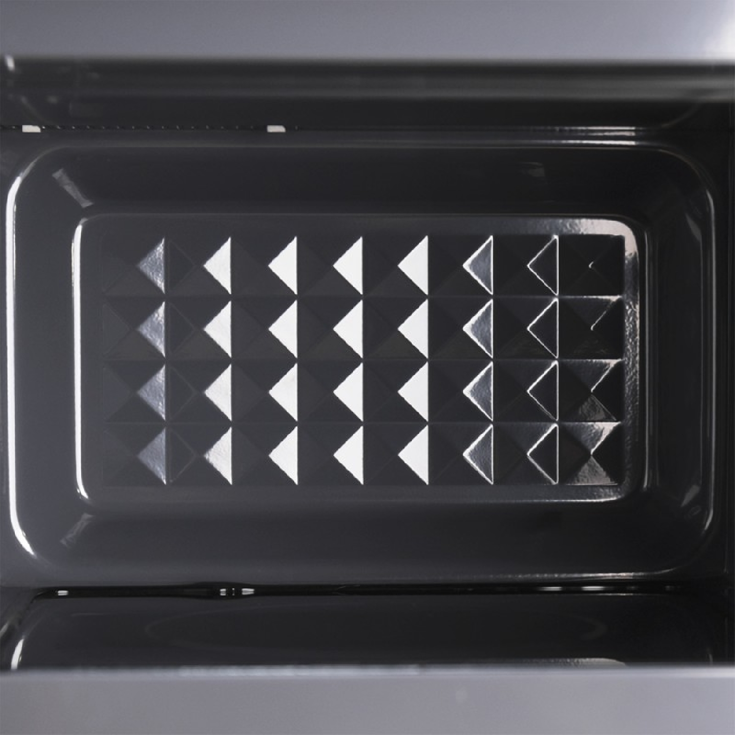 Binnenaanzicht van een oven met gedetailleerde patroonbodem.