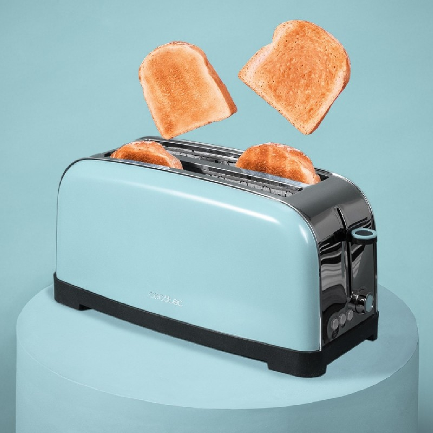 Un tostapane azzurro con quattro fette di pane tostato, due sono saltate fuori.