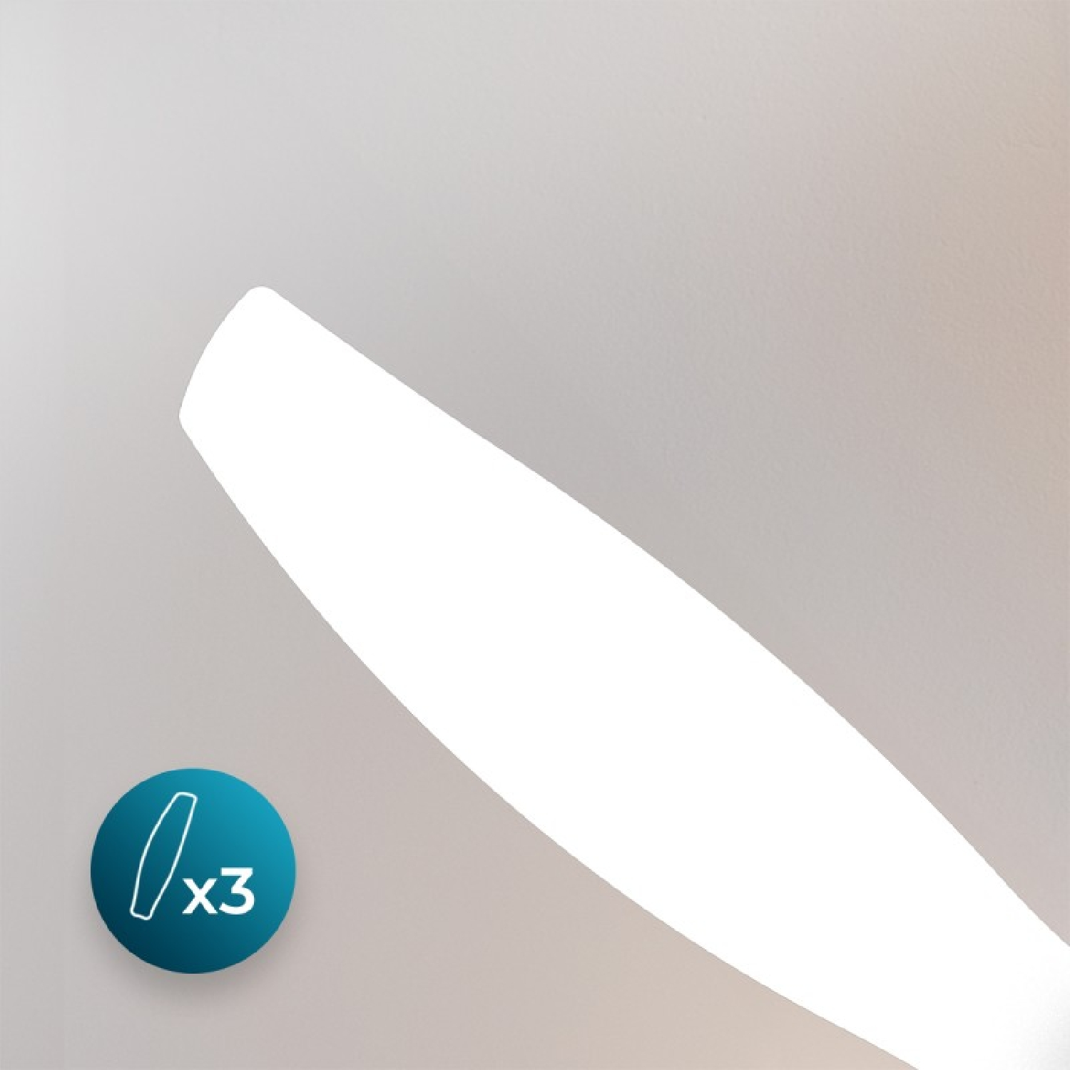 Una pala di ventilatore bianca con un cerchio blu che indica 'x3'.