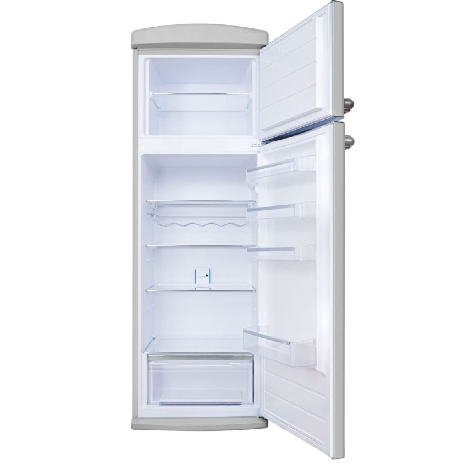 Un refrigerador gris vacío y abierto con dos puertas y estantes de cristal.