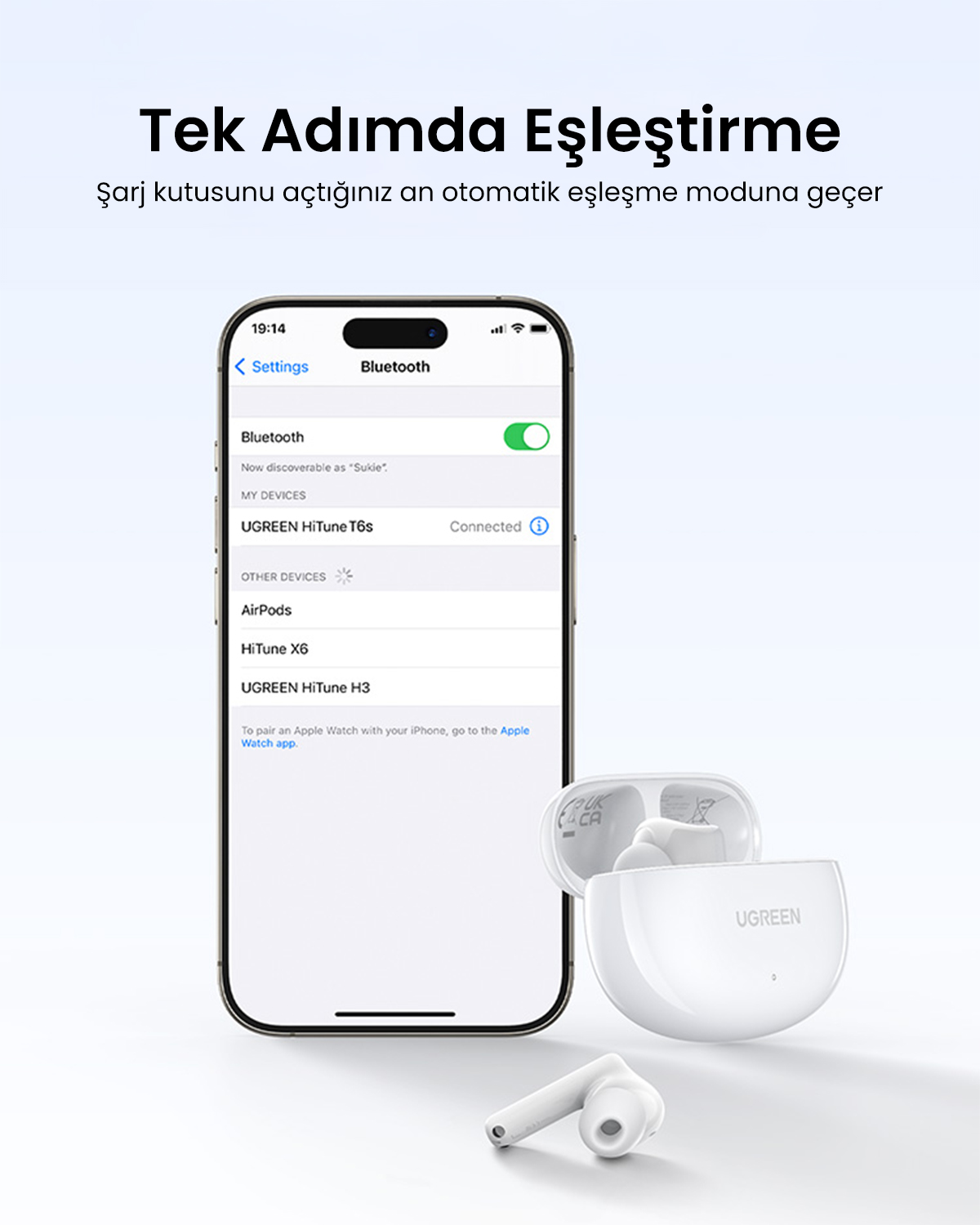 iPhone wyświetla ustawienia Bluetooth ze słuchawkami i etui ładującym.