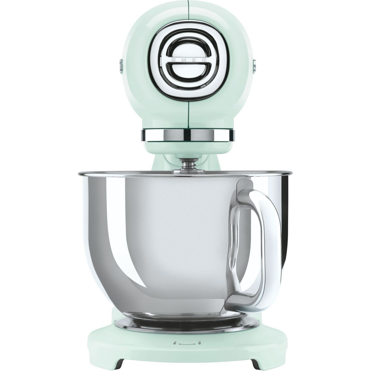 Una batidora de pie Smeg verde claro con bol de metal pulido.