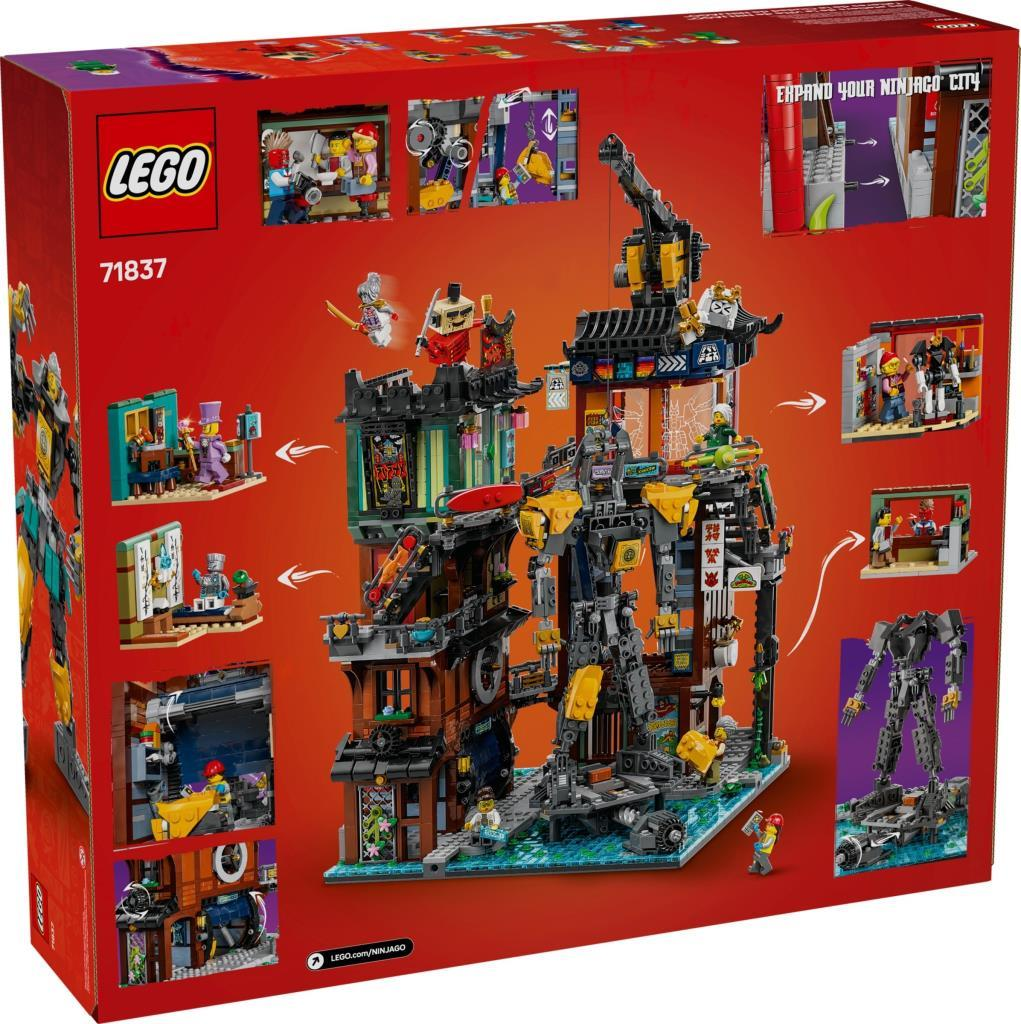Detaylı şehir manzarası, figürler ve mekanik içeren LEGO Ninjago City oyun seti.
