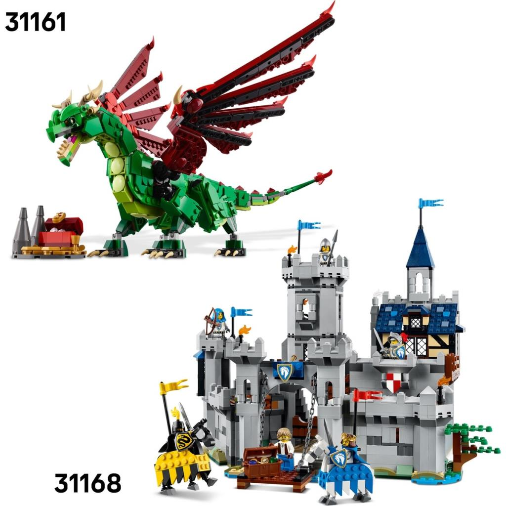 Kırmızı kanatlı yeşil bir Lego ejderhası, minifigürler ve atlarla gri bir Lego kalesinin üzerinde duruyor.