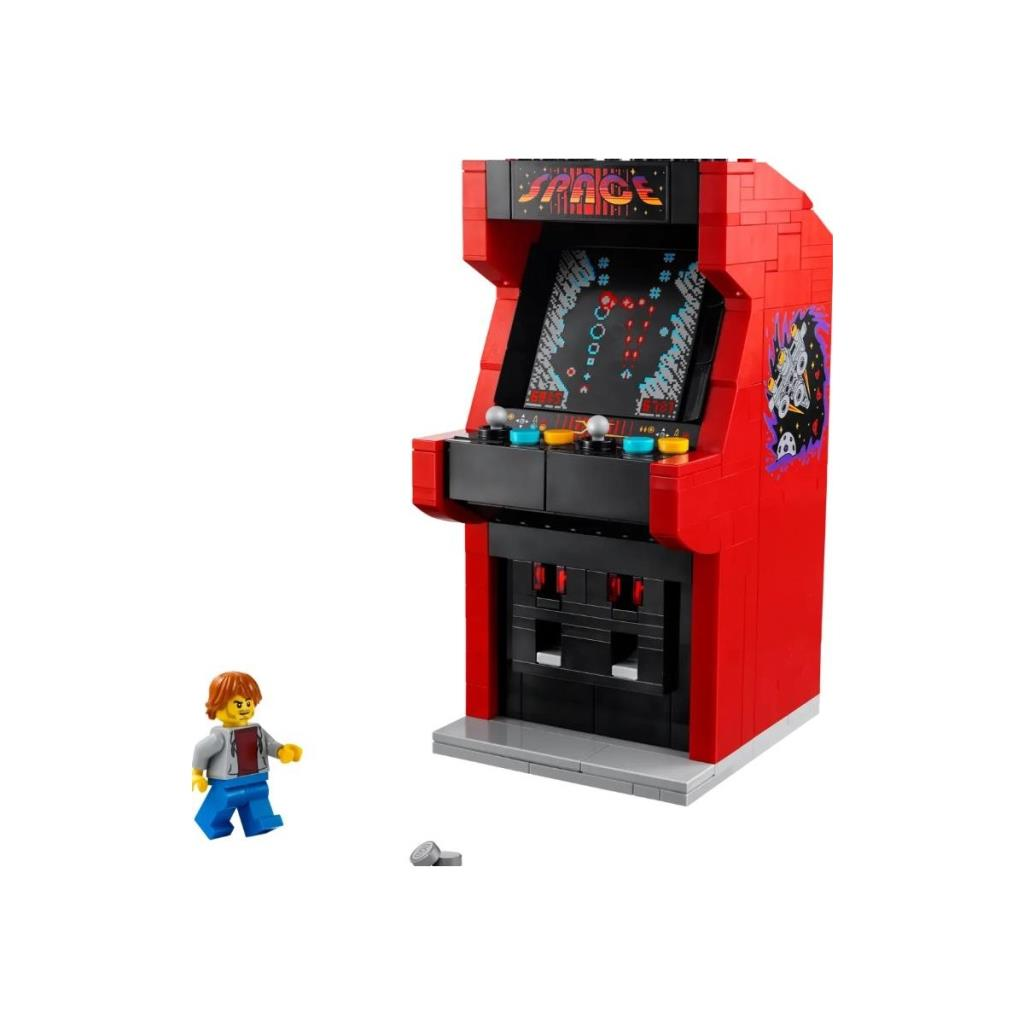 Yanında bir minifigür oyuncu bulunan kırmızı bir Lego atari makinesi.