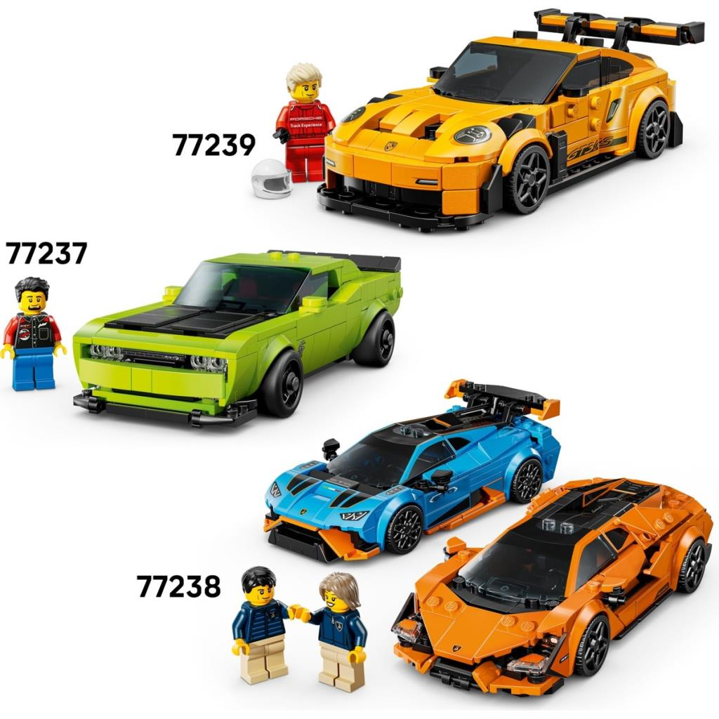 Üç Lego araba seti: sarı Porsche, yeşil kaslı araba, mavi ve turuncu spor arabalar.