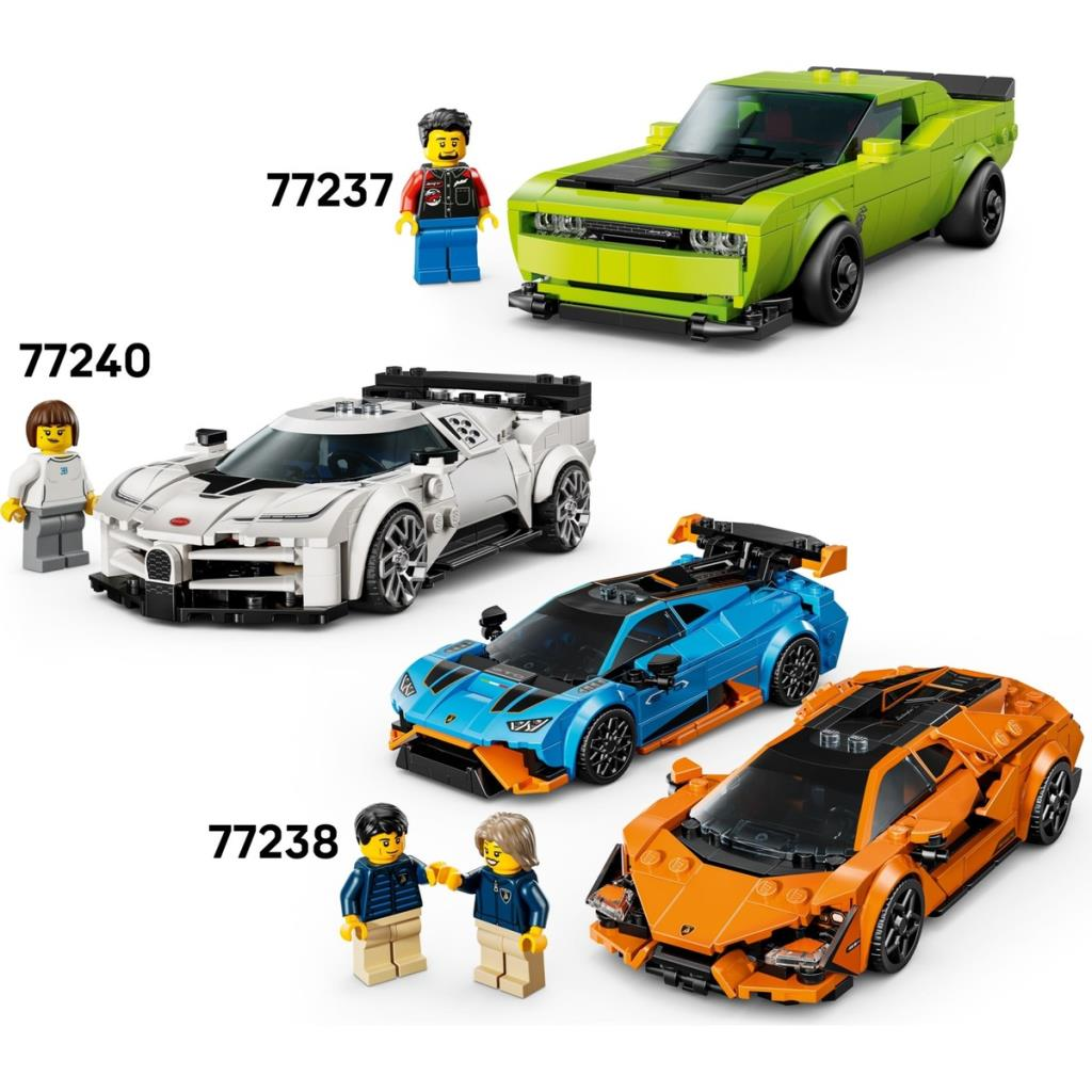 Üç Lego araba: yeşil, beyaz, mavi ve turuncu, minfigürlü.