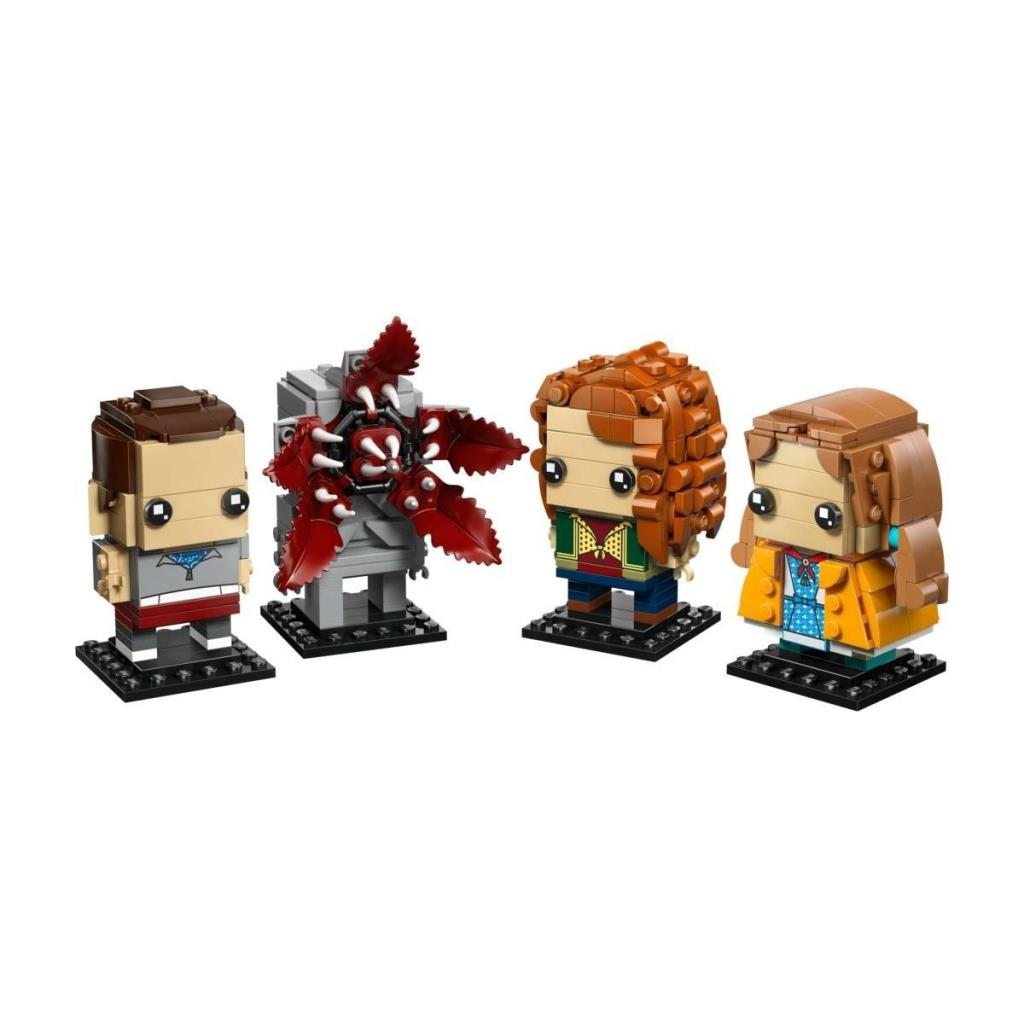 Dört Lego figürü: üç insan ve bir canavar.