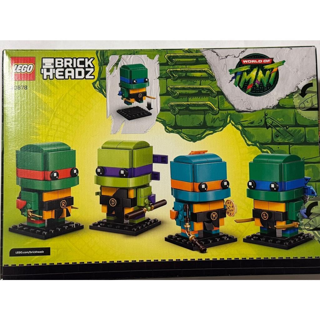 Dört Ninja Kaplumbağa karakterinin LEGO BrickHeadz sergisi.
