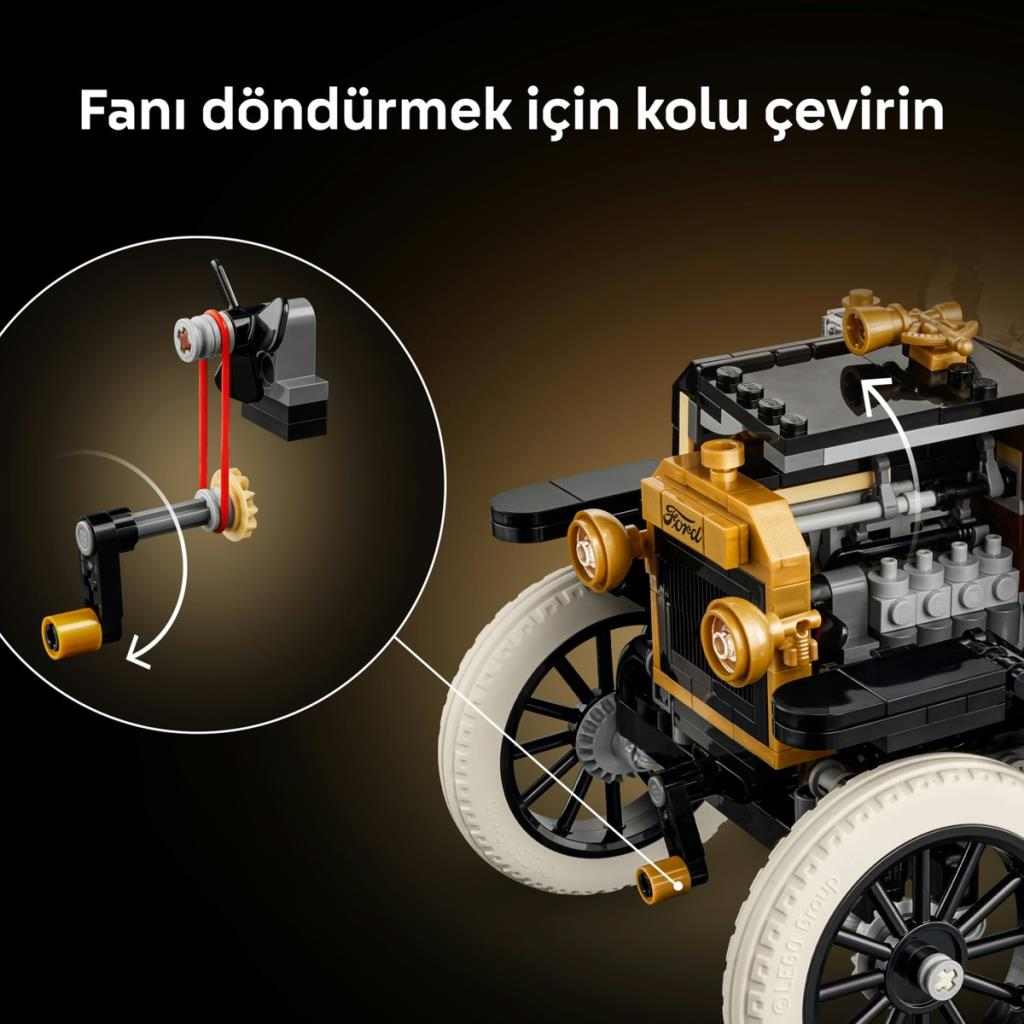 Szczegółowy model zabytkowego samochodu z silnikiem i mechanizmem korbowym.