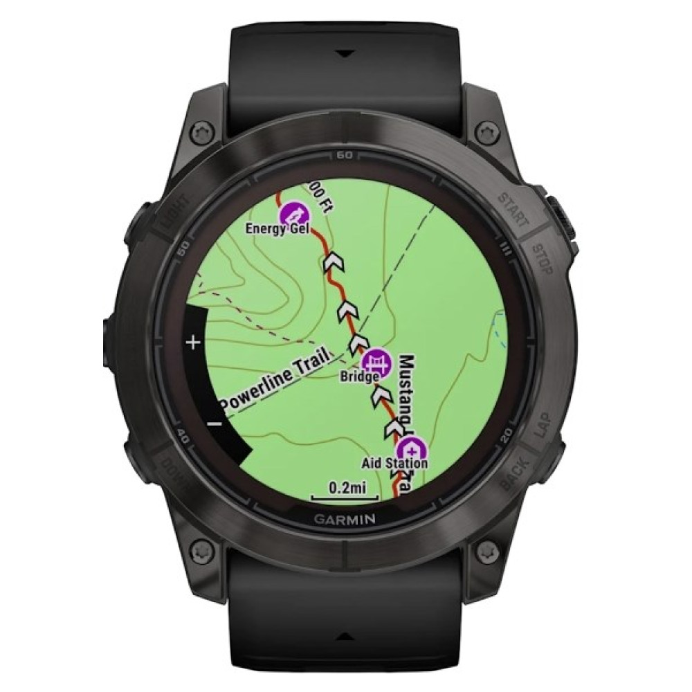 Czarny smartwatch wyświetla mapę szlaków ze ścieżkami, mostem, żelem energetycznym i punktem pomocy.