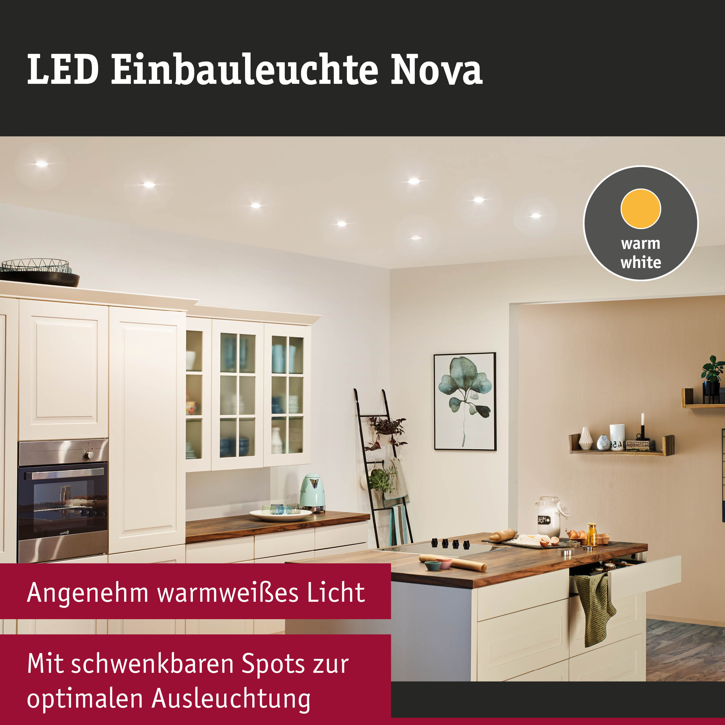 Moderne Küche mit Einbaustrahlern, die warmweißes Licht abgeben.