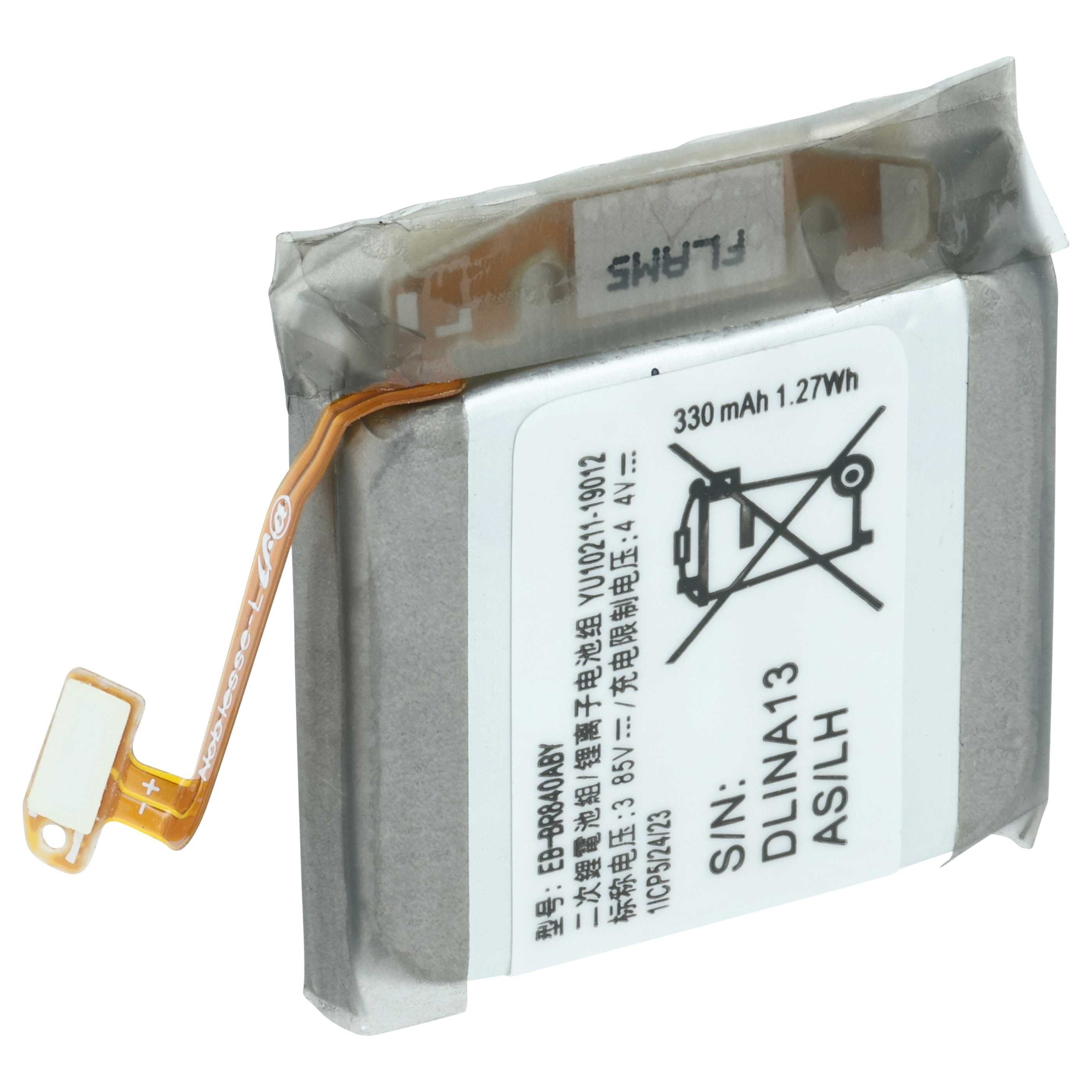 Ein grauer Akku mit einem orangen Kabel und Beschriftungen.