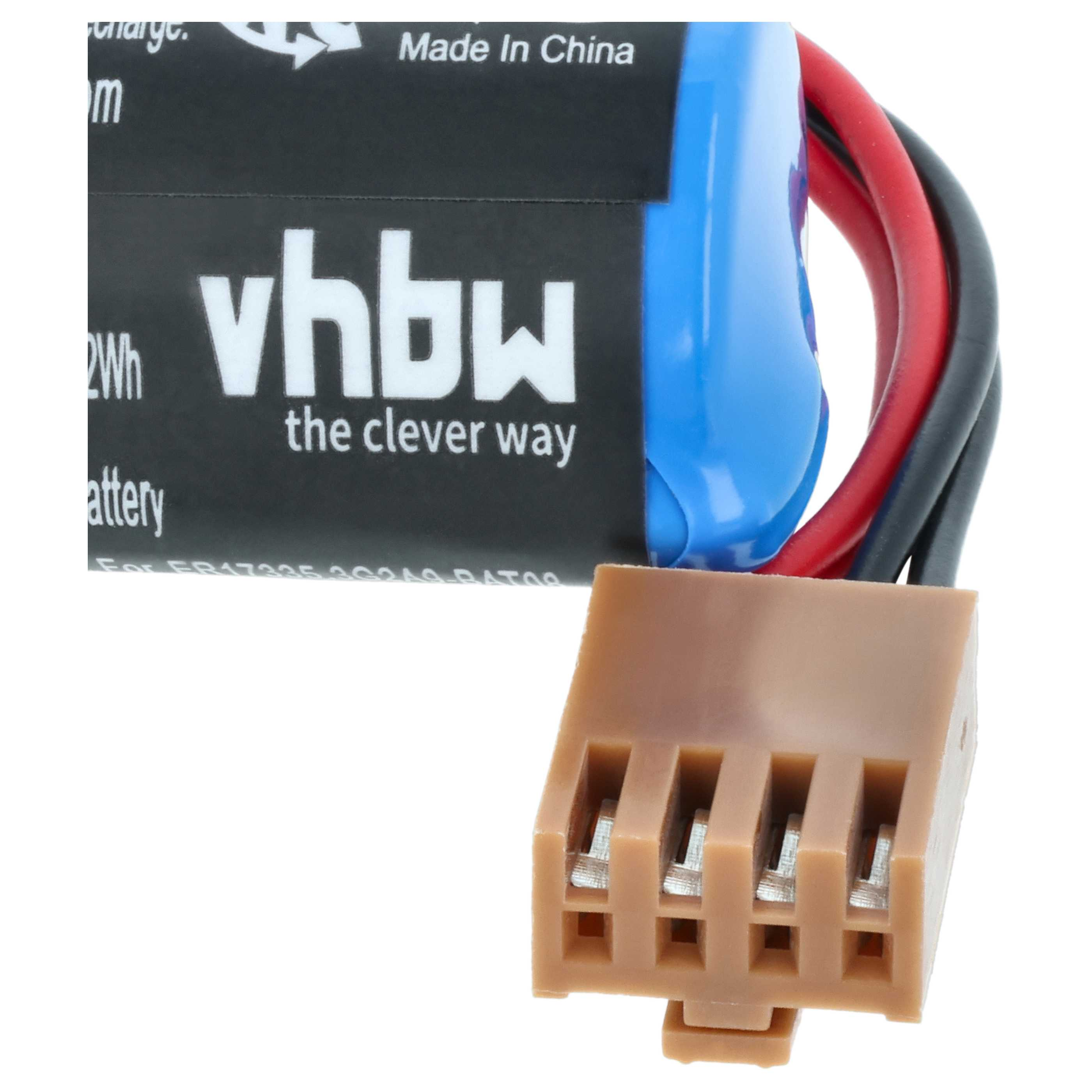 Nahaufnahme eines schwarzen Akkus mit blauen Akzenten, Kabeln und einem braunen Stecker.