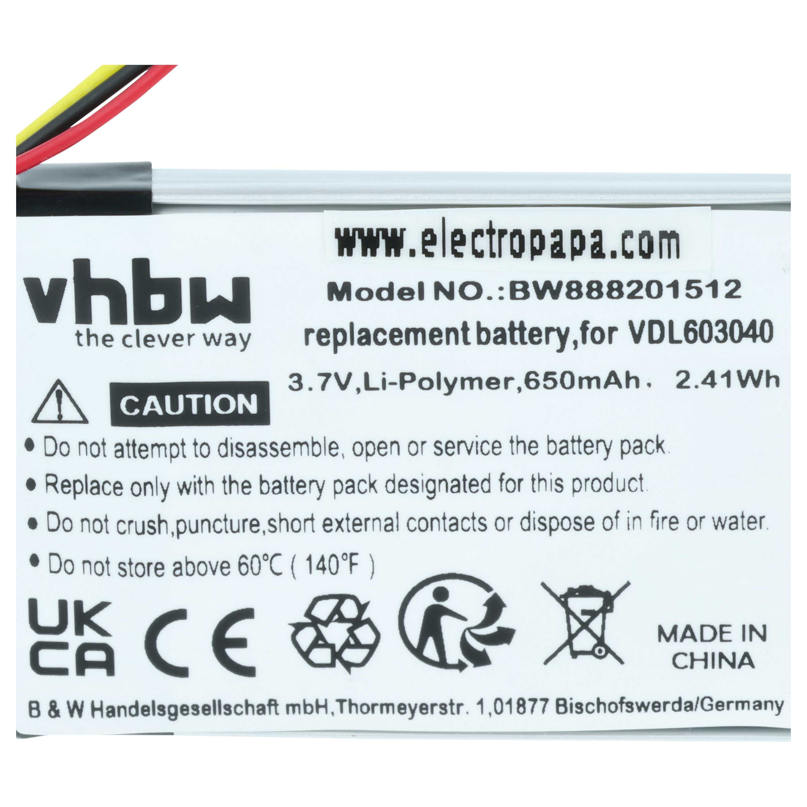 Batterieetikett mit Warnhinweisen, Modellnummer und Herkunftsangabe.