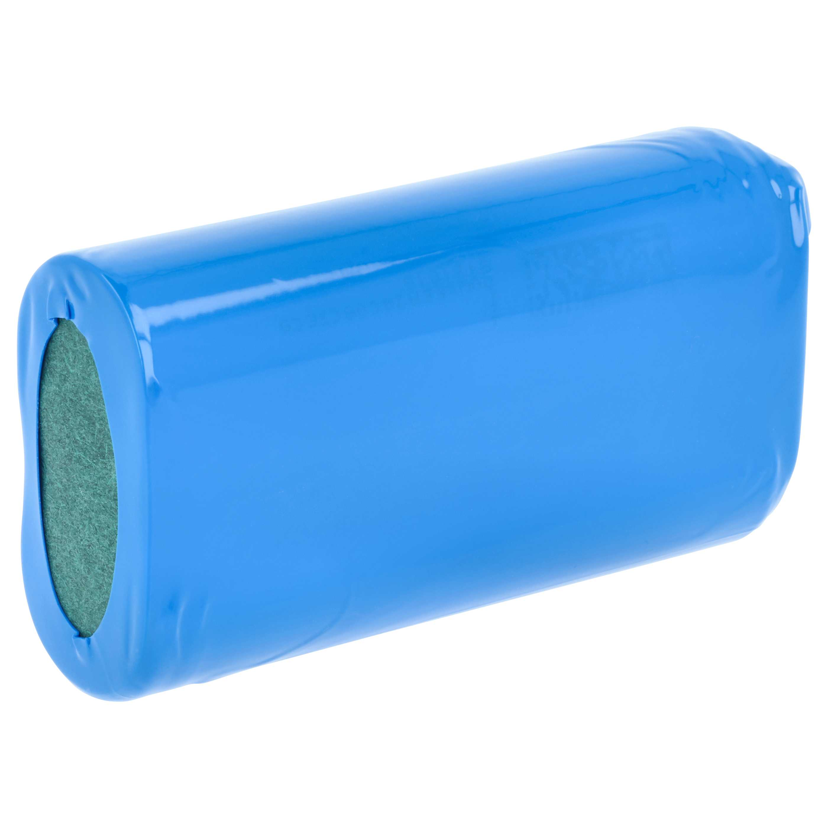 Ein blauer Akku mit grünem Ende auf weißem Hintergrund.