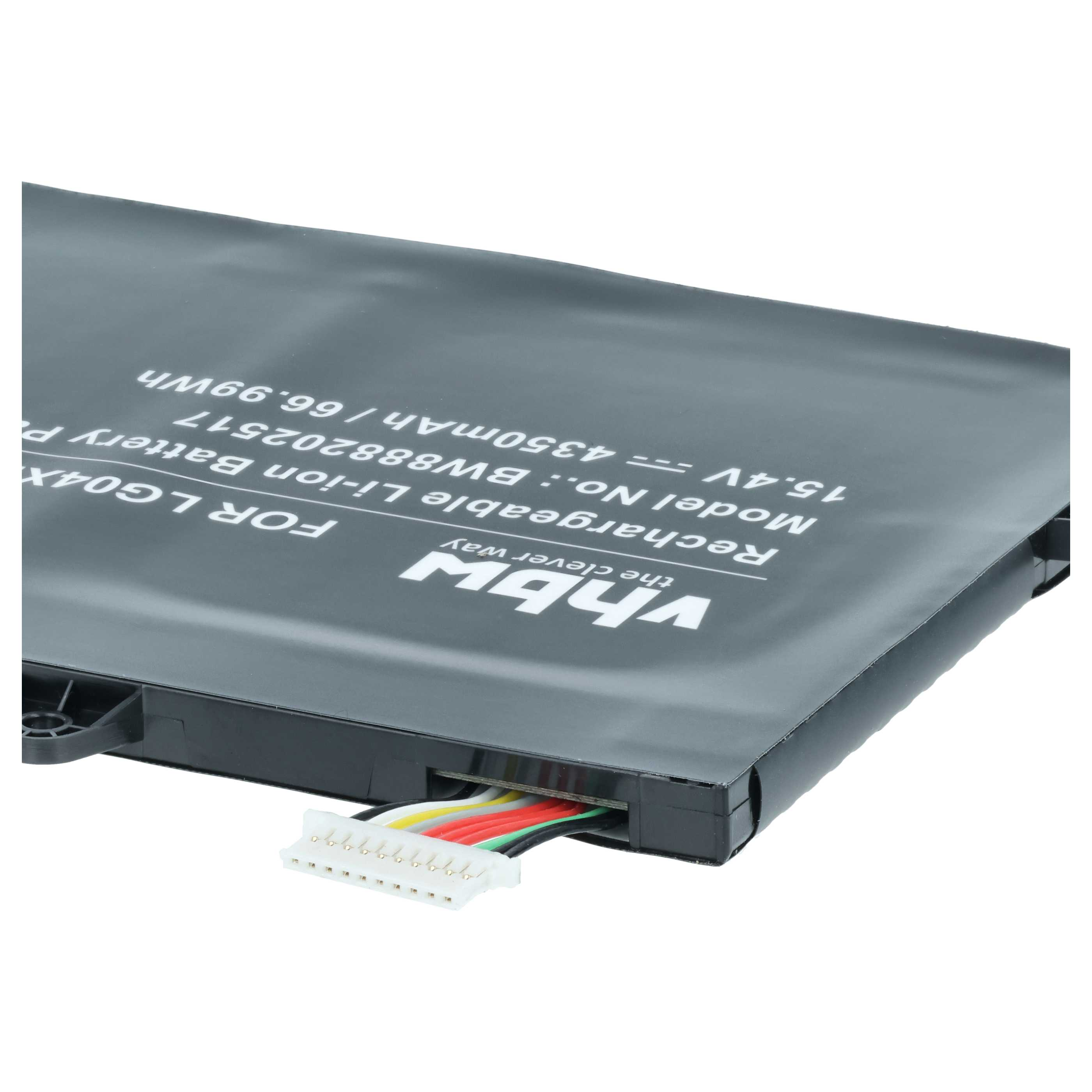 Schwarzer Laptop-Akku mit weißer Beschriftung und mehrfarbigem Kabelstecker.