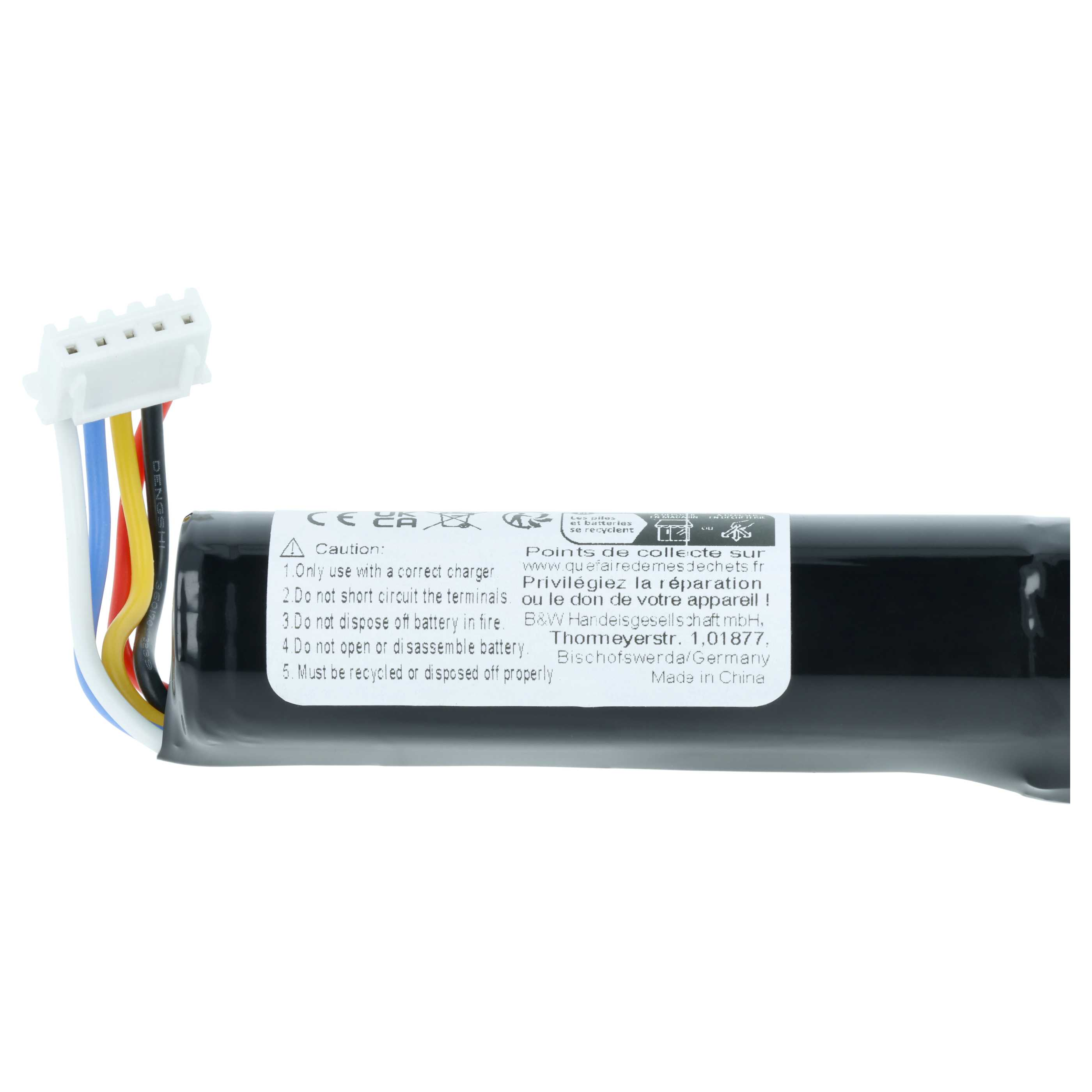 Ein schwarzer Akku mit weißem 5-Pin-Stecker und bunten Kabeln. Warnhinweise aufgedruckt.