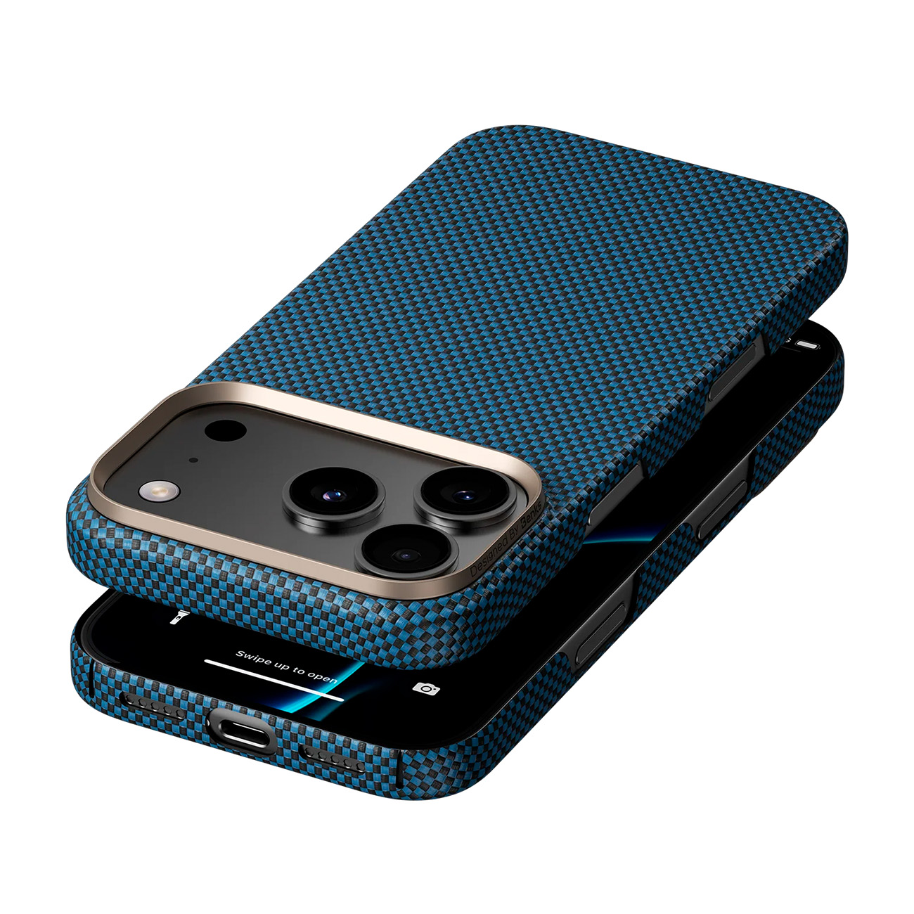 Funda de teléfono azul con patrón de fibra de carbono sobre un smartphone con tres cámaras.