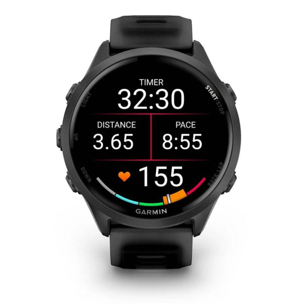 Czarny zegarek Garmin pokazujący czas, dystans, tempo i tętno.