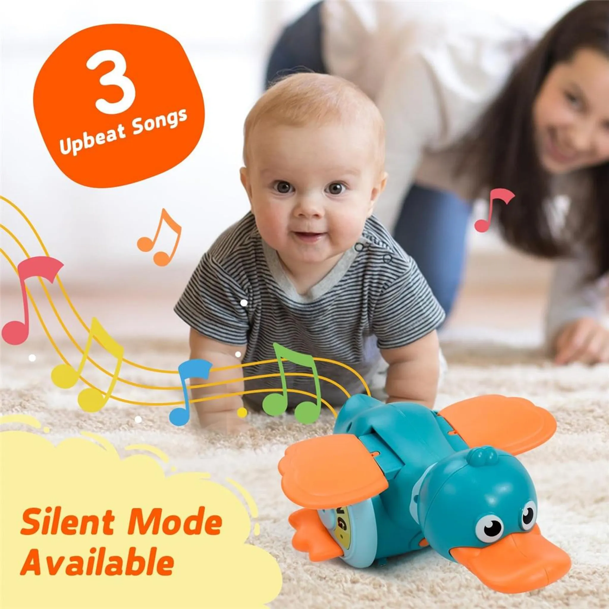 Ein blau-oranges Spielzeug-Entchen mit einem Baby und einer Frau auf einem Teppich.