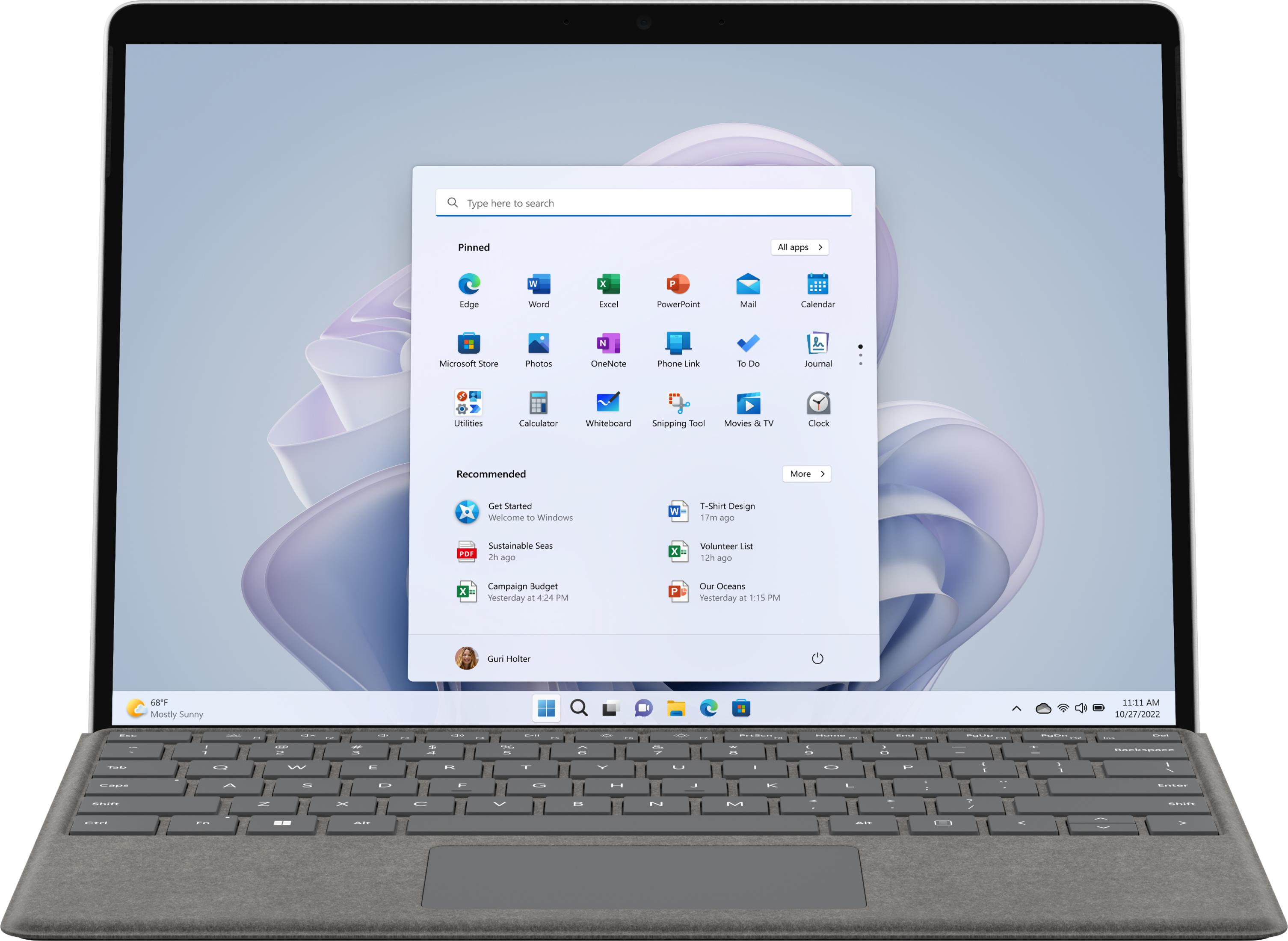 Ein Laptop mit einem geöffneten Startmenü, das Apps und empfohlene Elemente anzeigt.