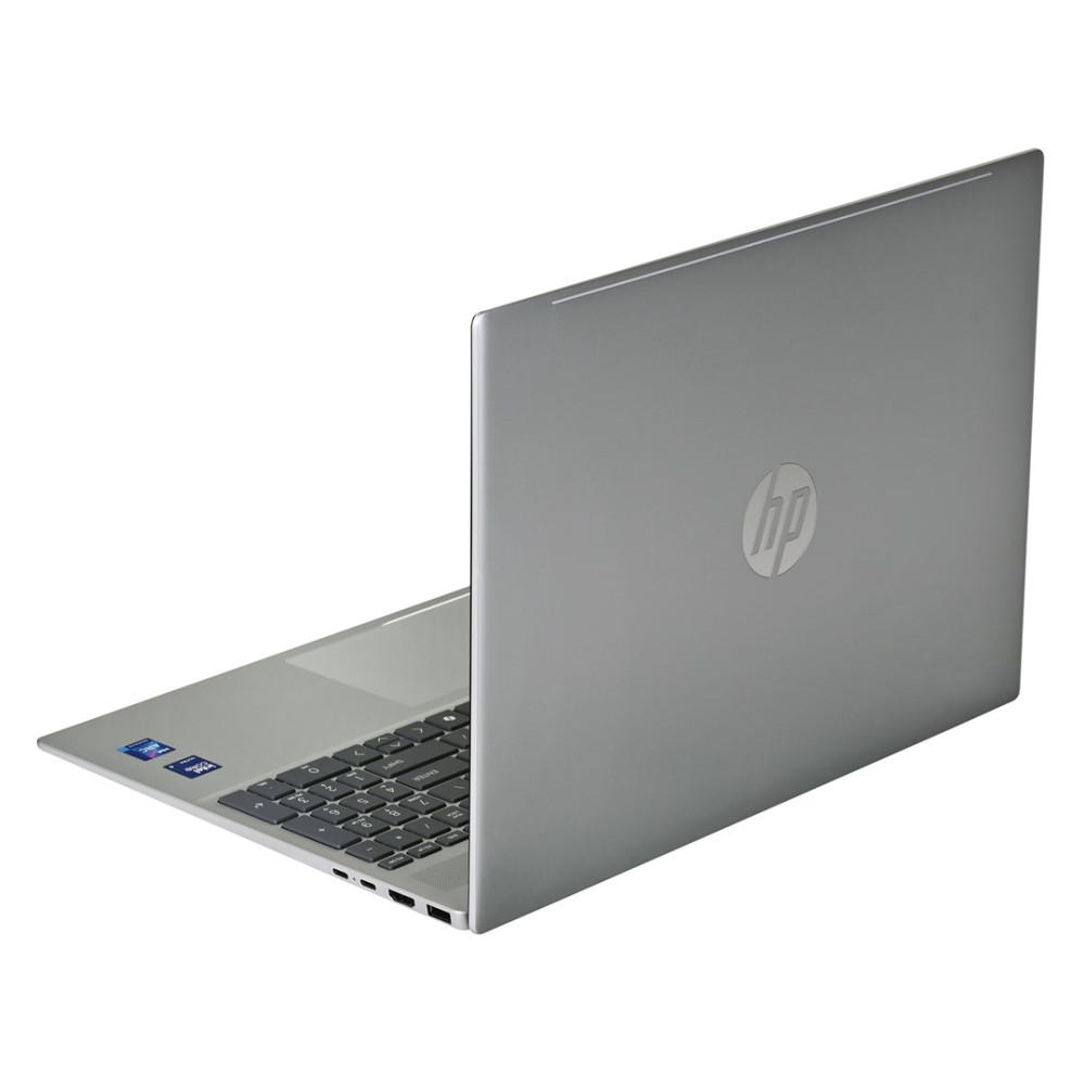 Srebrny laptop HP z klawiaturą i logo HP na pokrywie.