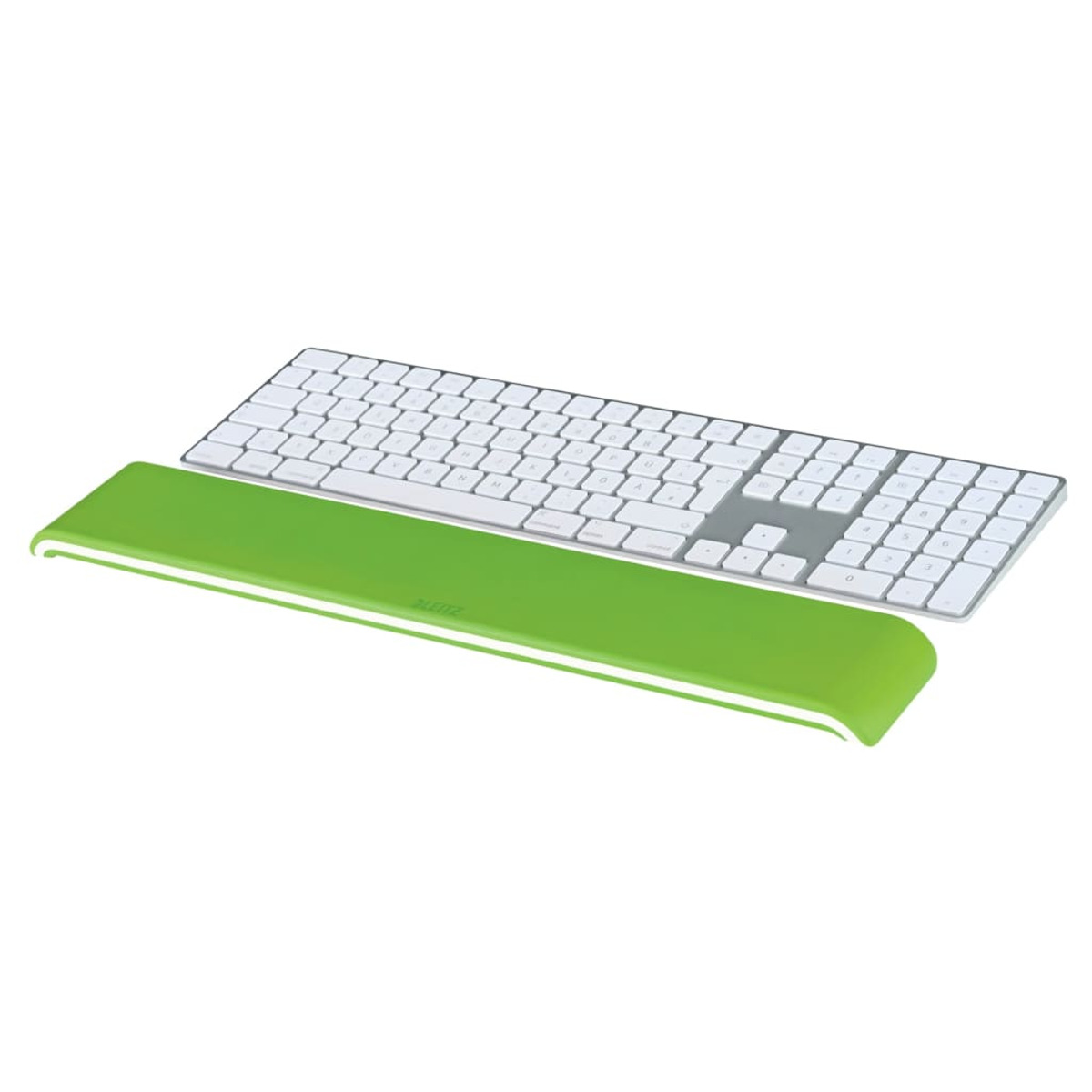 Un teclado blanco con una almohadilla reposamuñecas verde.