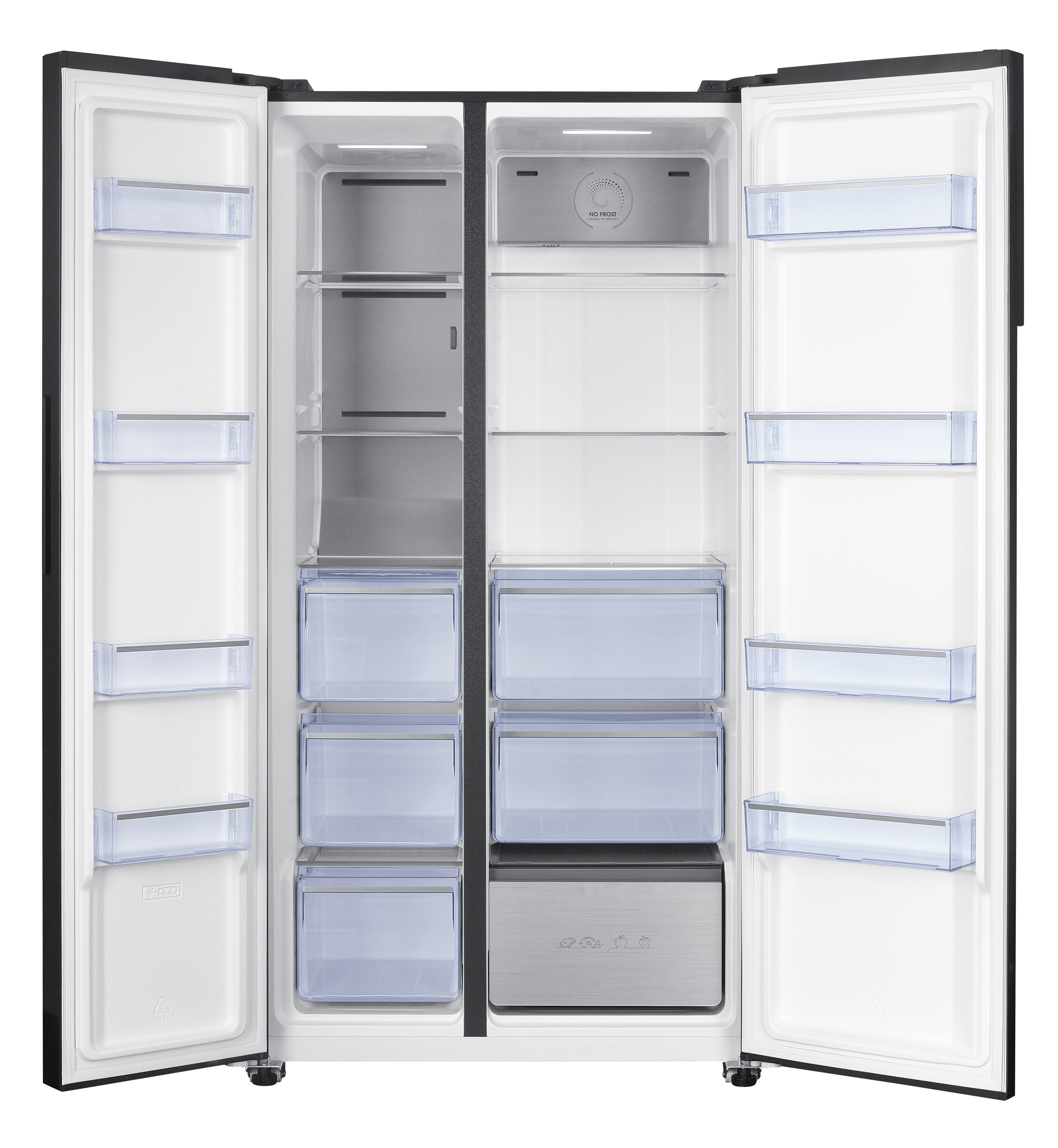Open koelkast met planken en lade. Binnenverlichting.