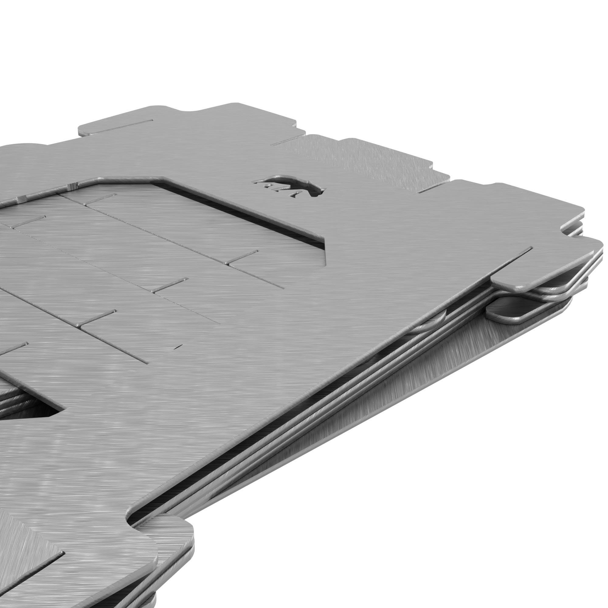 Fırçalanmış yüzeyli ve hayvan silüetli, istiflenmiş gümüş metal parçaları.