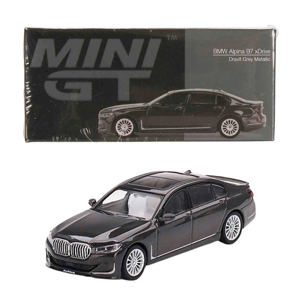 Gümüş jantlı koyu gri BMW Alpina B7 xDrive model araba.