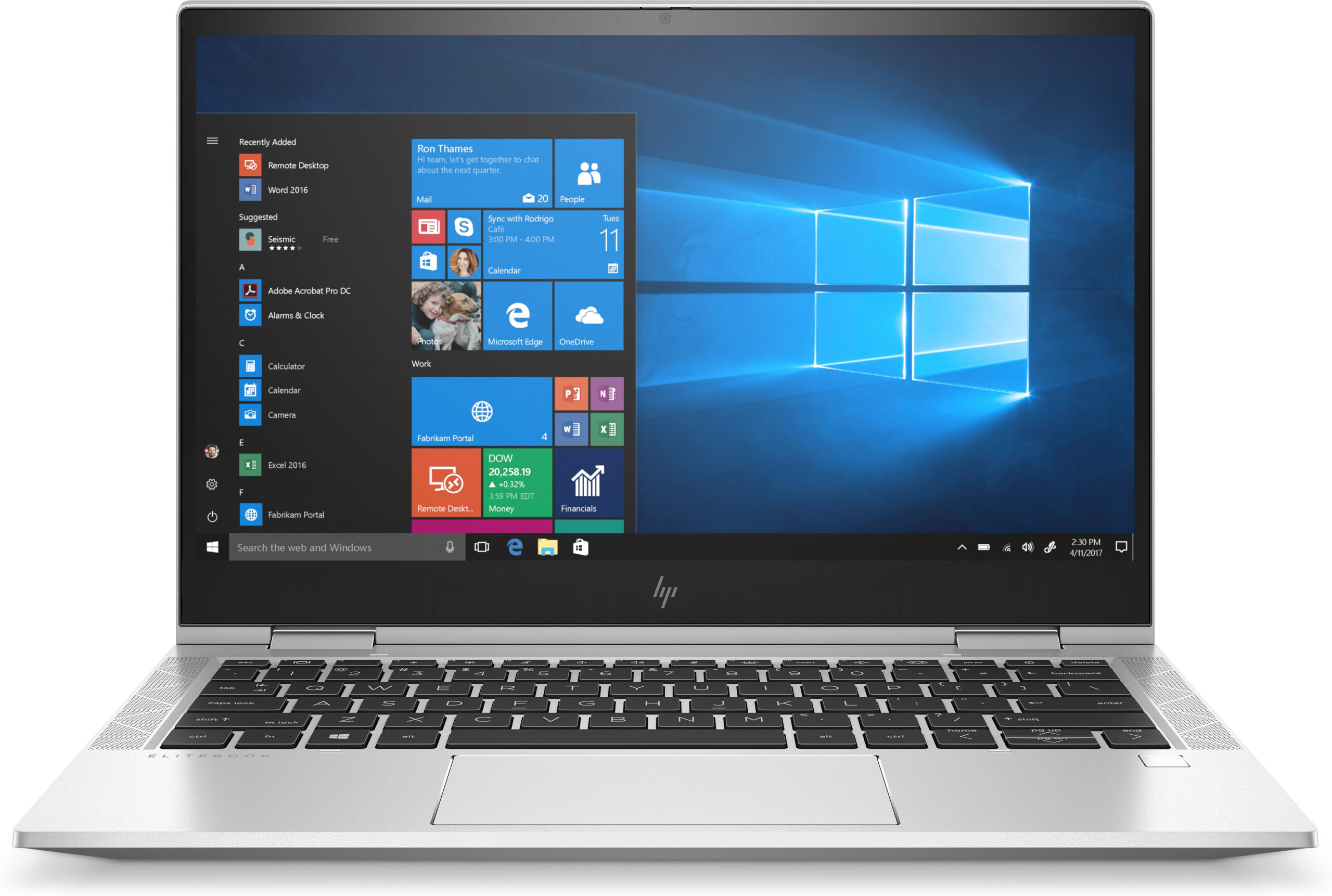 Portátil plateado con Windows 10. Menú Inicio abierto con aplicaciones y mosaicos.