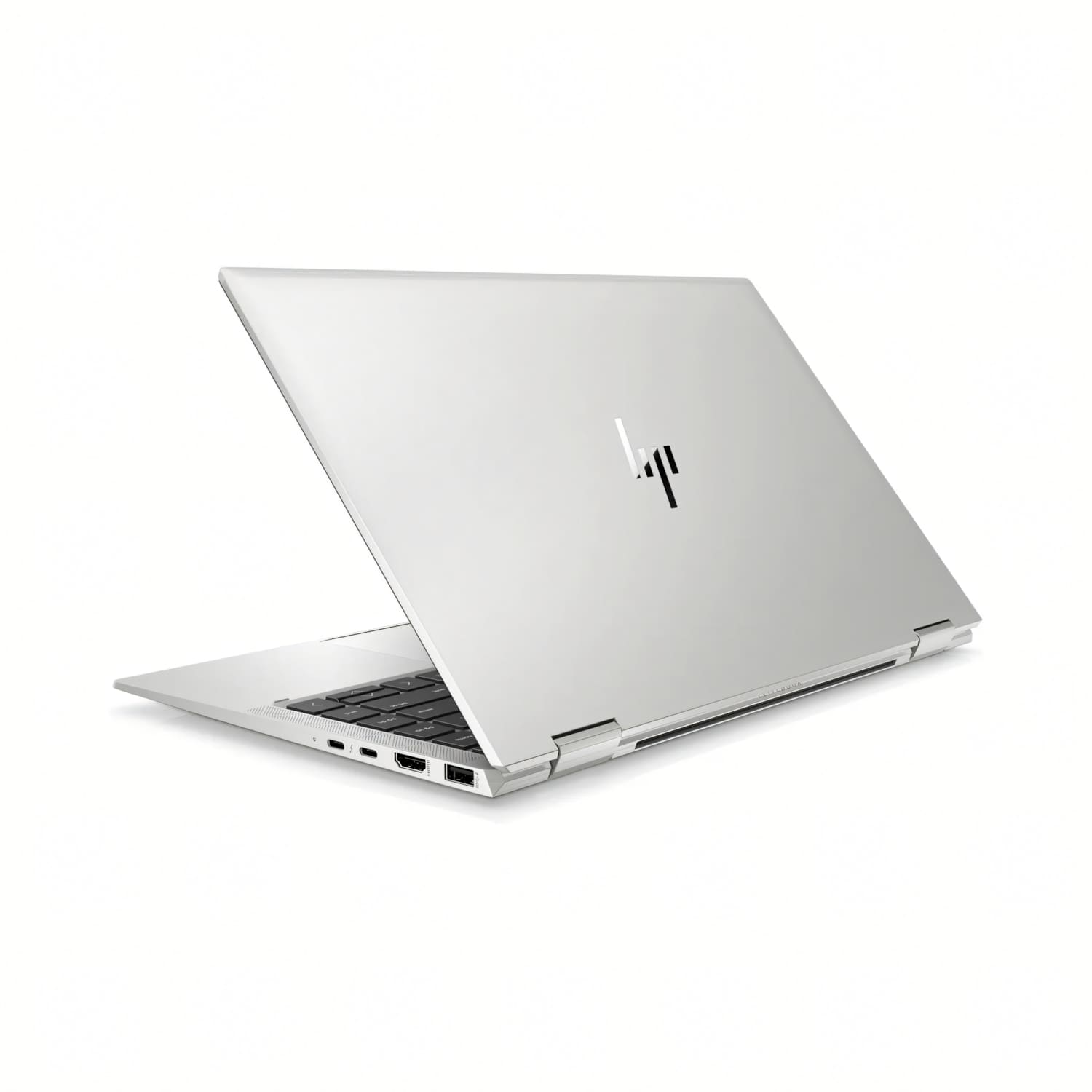 Un portátil plateado con la pantalla abierta, mostrando el teclado, sobre fondo blanco.