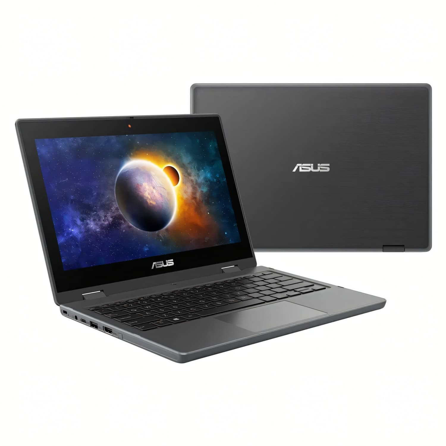 Un portátil Asus gris está abierto, mostrando un fondo espacial. Otro portátil cerrado está detrás.