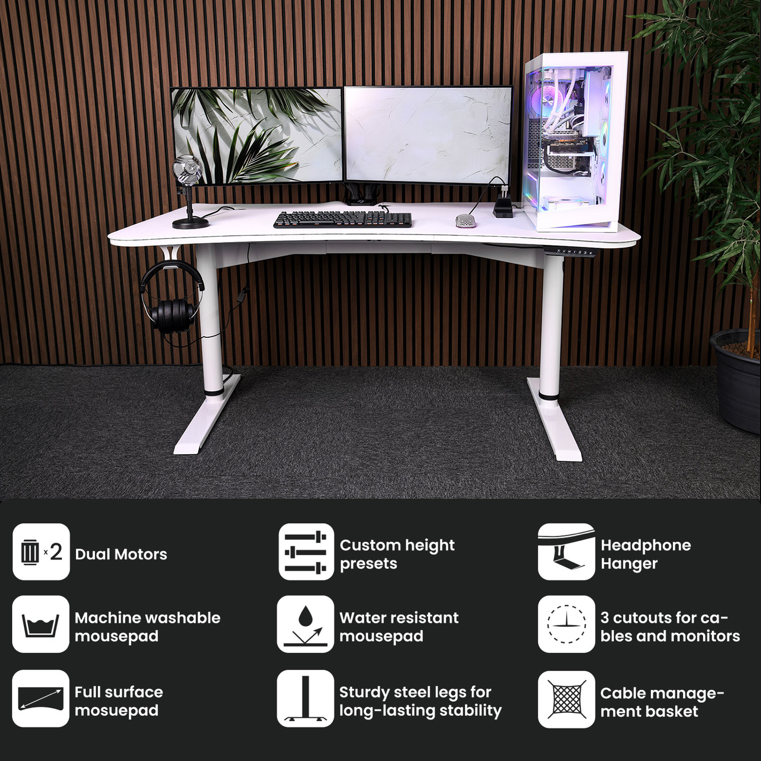 Een wit bureau met twee monitors, een pc en een koptelefoon.