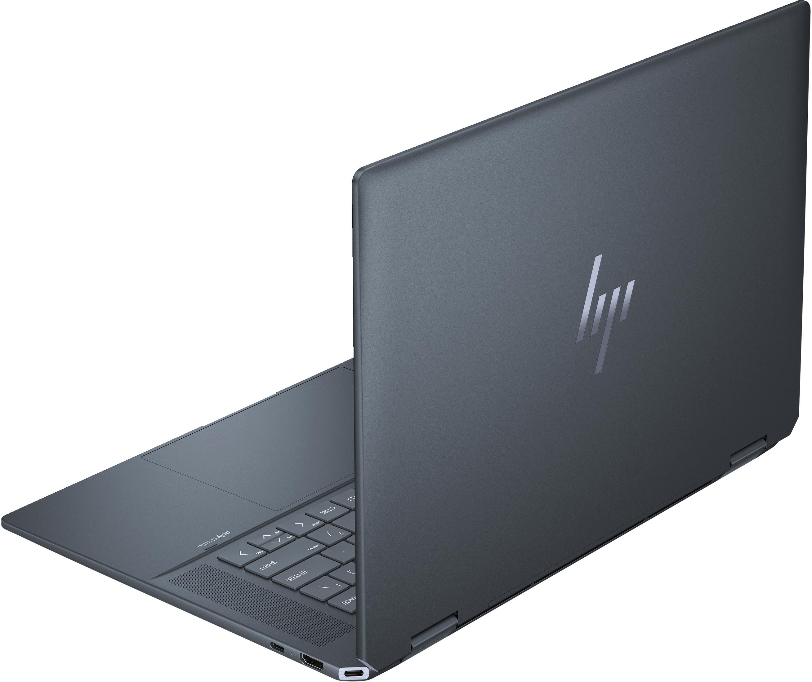 Ein geschlossener, dunkler HP Laptop mit silbernem Logo auf dem Deckel.