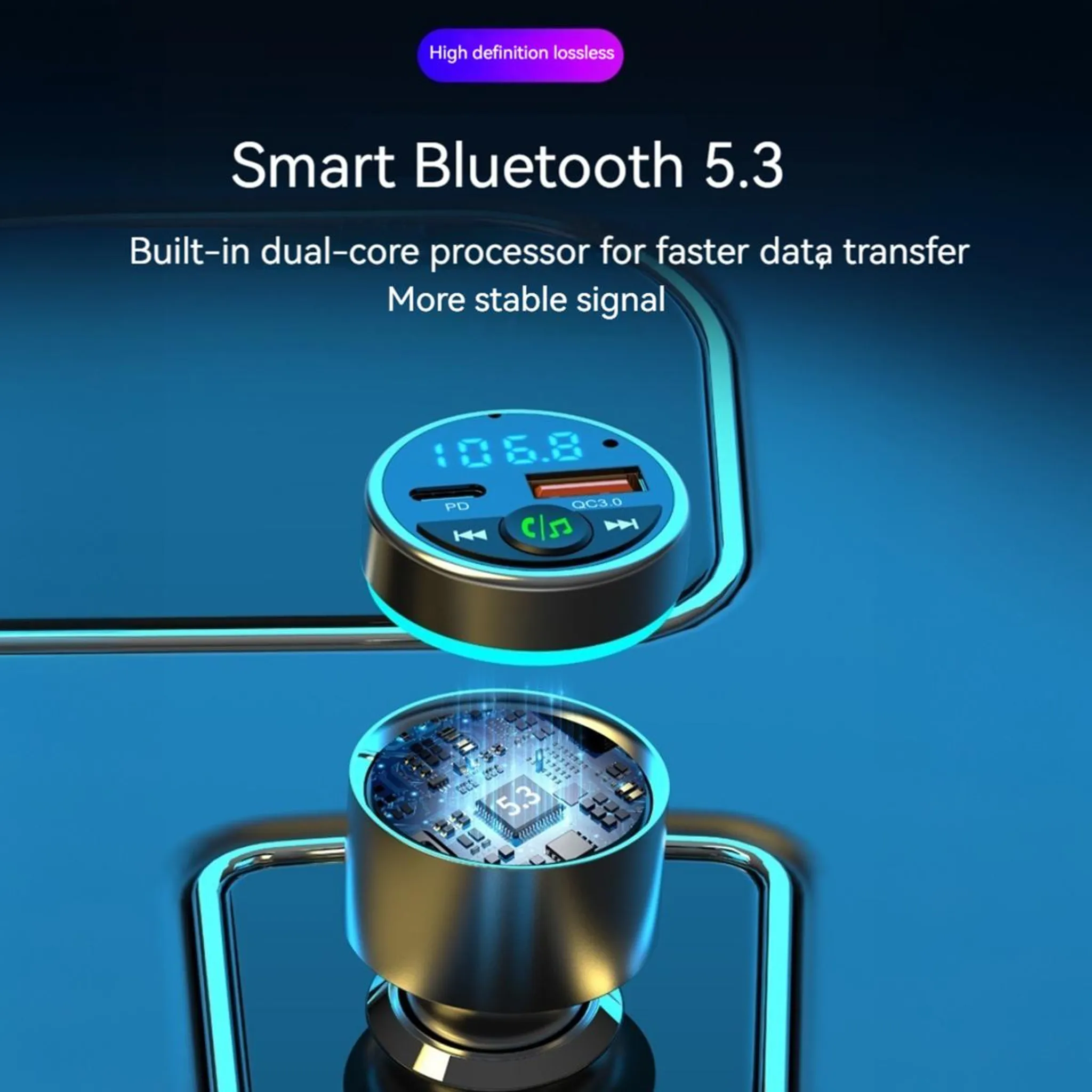 Ein schwarzer Bluetooth-Sender mit beleuchtetem Display und USB-Anschlüssen.