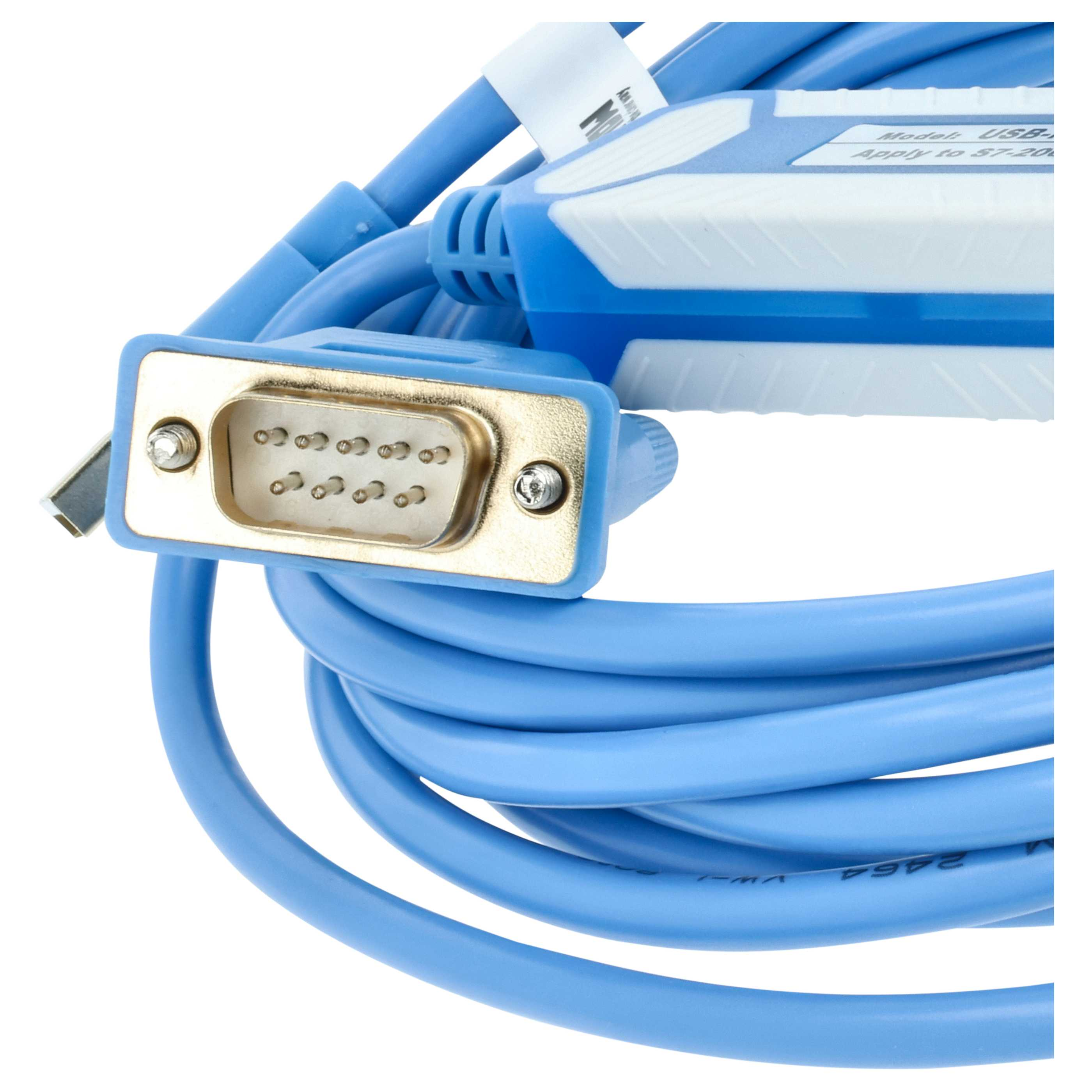 Blaues Kabel mit weißem Stecker und goldener Buchse, auf weißem Hintergrund.