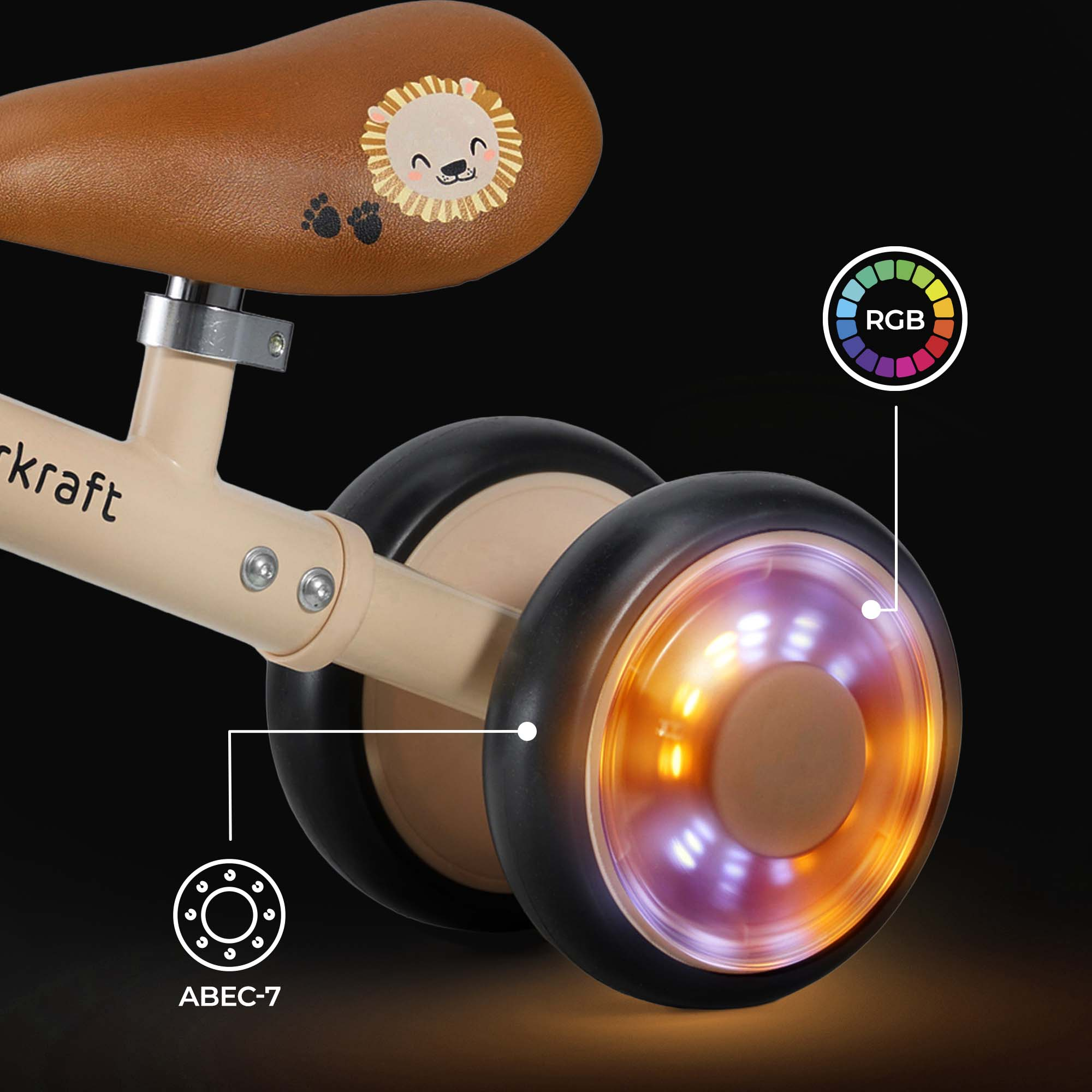 Ein beigefarbenes Kinderfahrrad mit braunem Sitz, Löwenaufdruck und leuchtenden Rädern.
