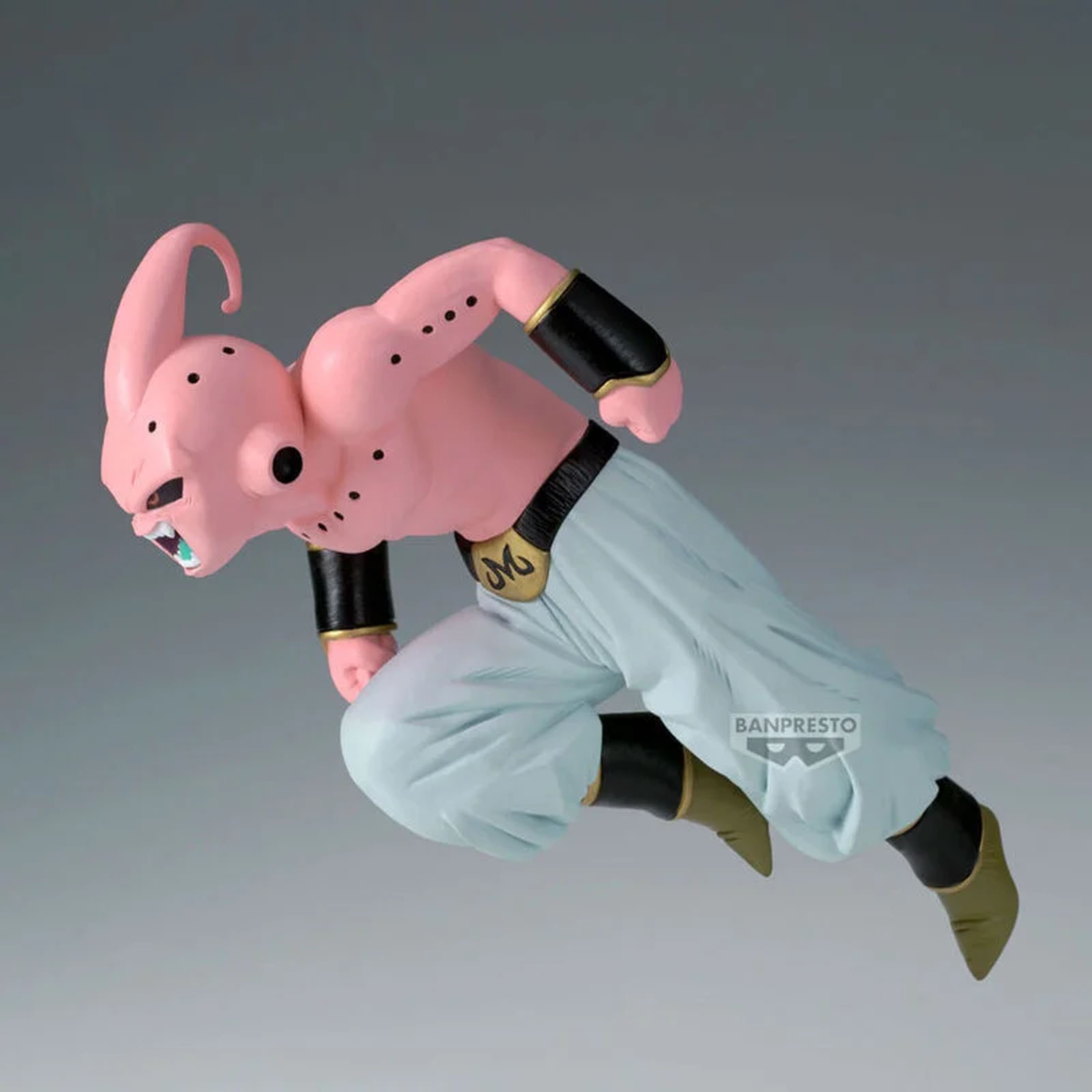 Eine rosafarbene Figur mit schwarzen Punkten, die hellblaue Hosen und schwarze Armstulpen trägt.
