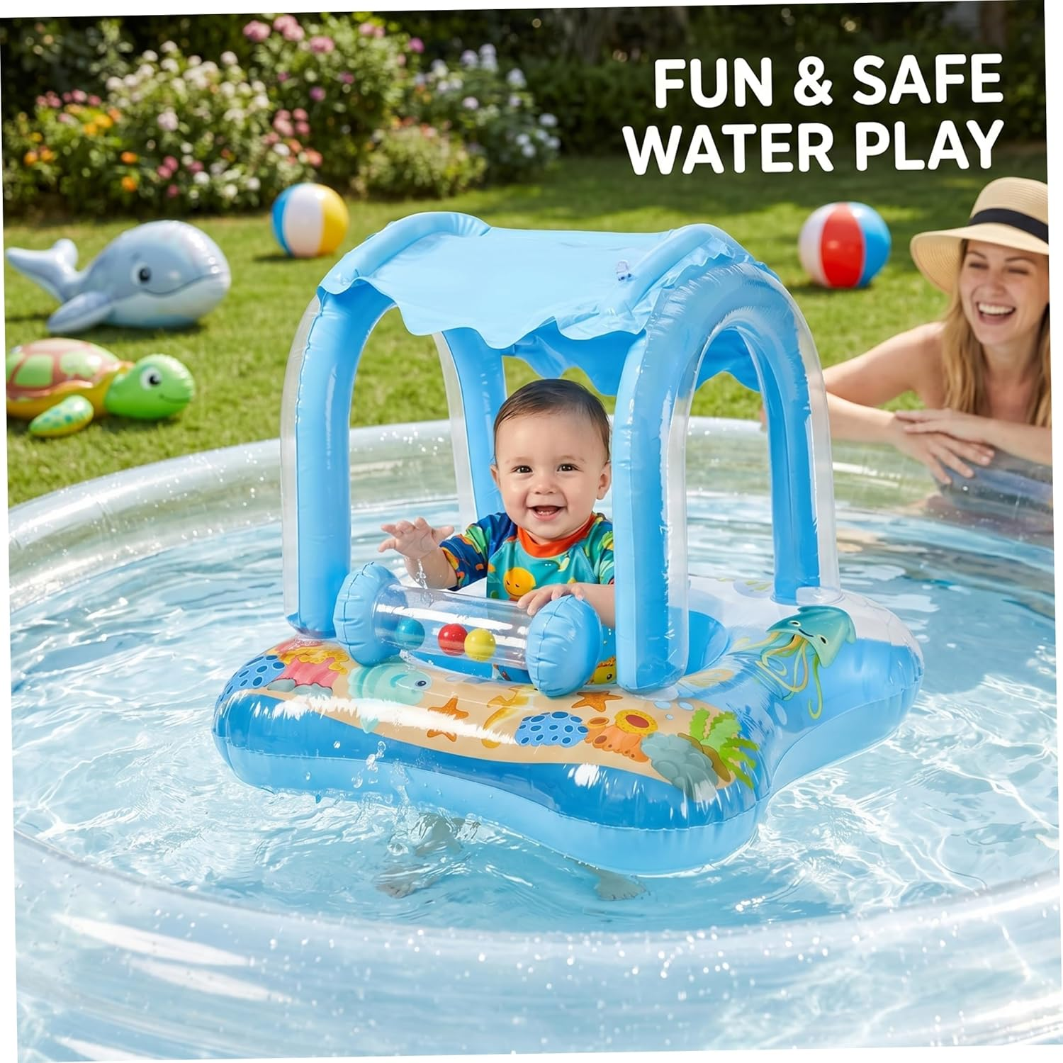 Ein Baby in einem aufblasbaren Spielzeugboot mit Dach in einem Planschbecken.