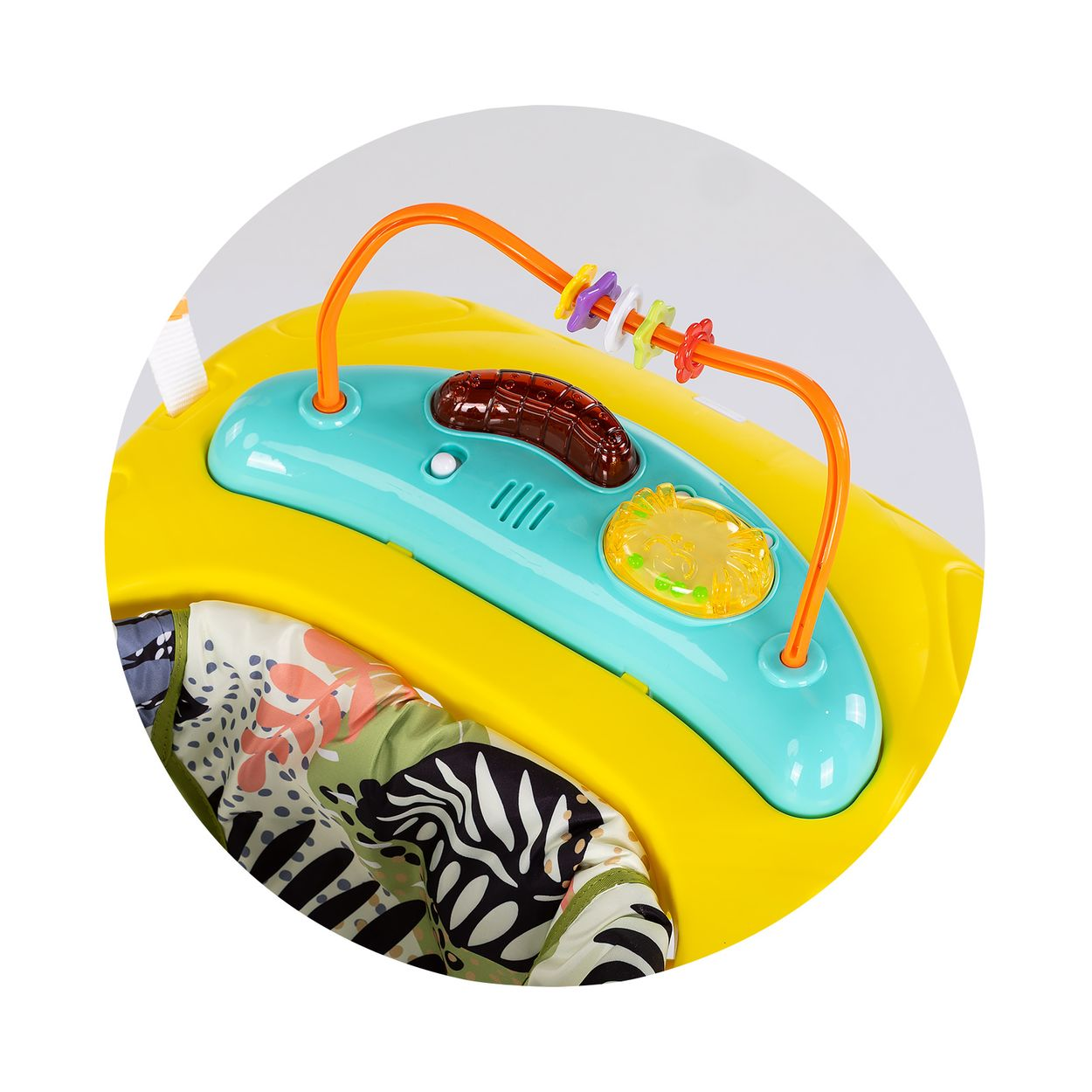 Gelber Baby-Lauflernwagen mit Spielzeugbügel, bunten Perlen und bedrucktem Sitz.