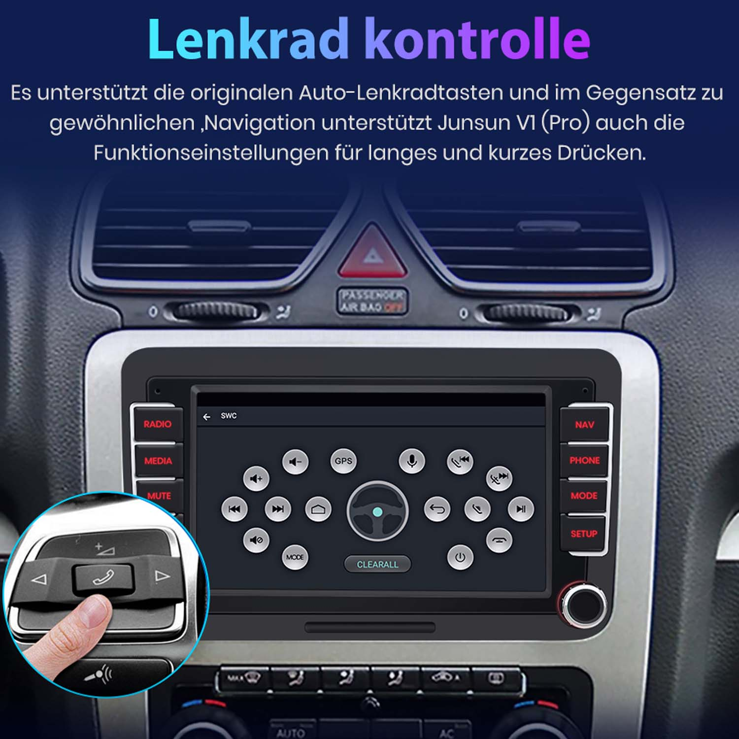 Ein Finger drückt auf die Anruftaste am Lenkrad eines Autos. Das Infotainmentsystem ist zu sehen.