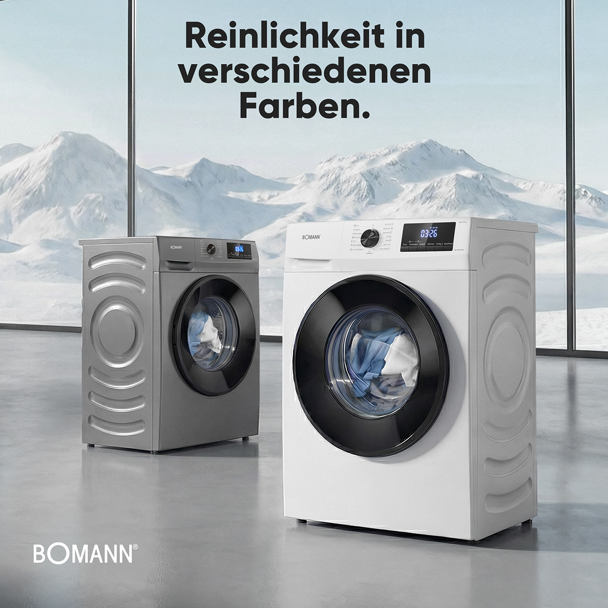 Zwei Bomann-Waschmaschinen, eine weiße und eine graue, stehen vor einem Fenster mit verschneiten Bergen.