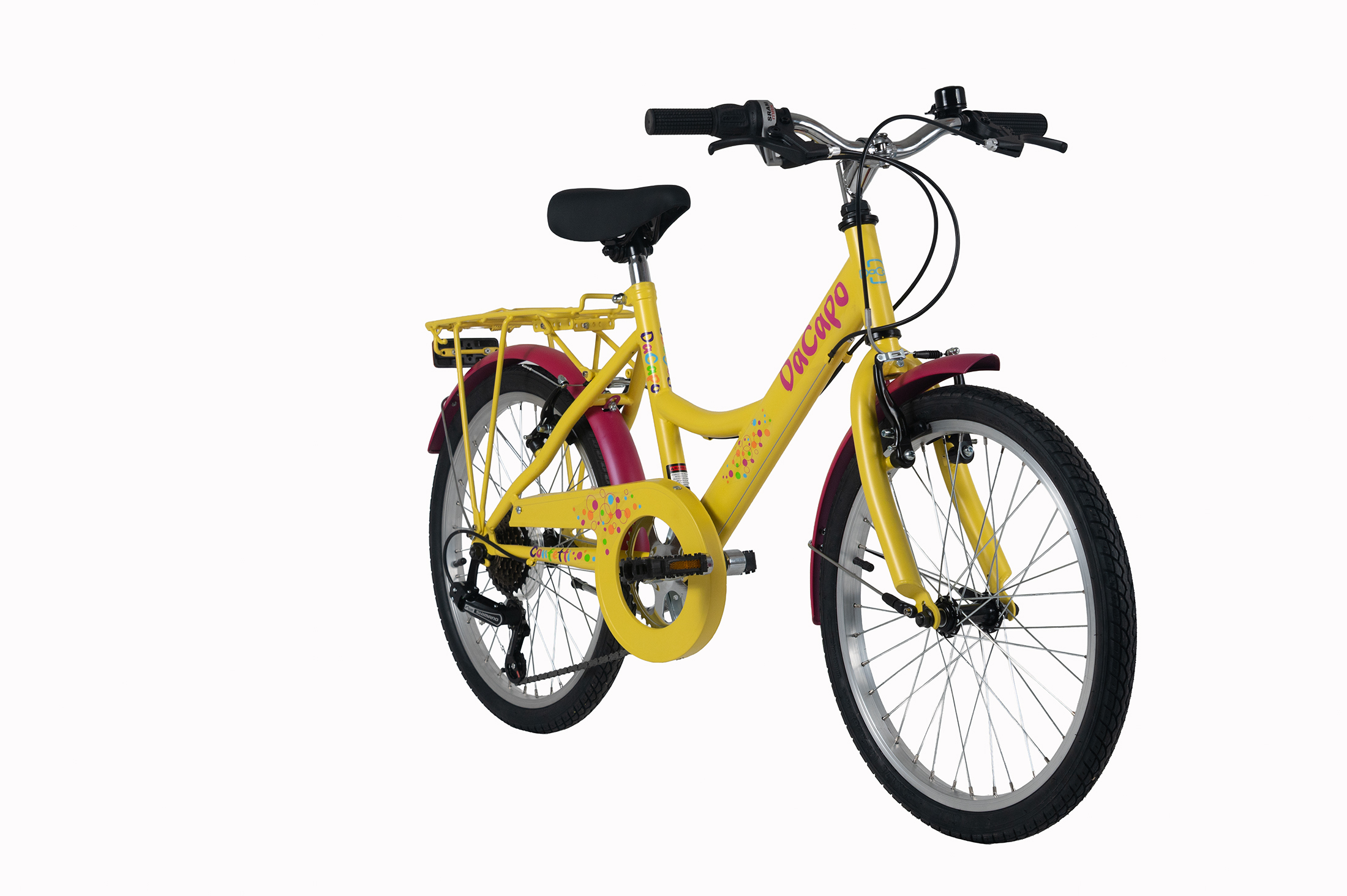 Gelbes Kinderfahrrad mit Gepäckträger und pinken Schutzblechen.