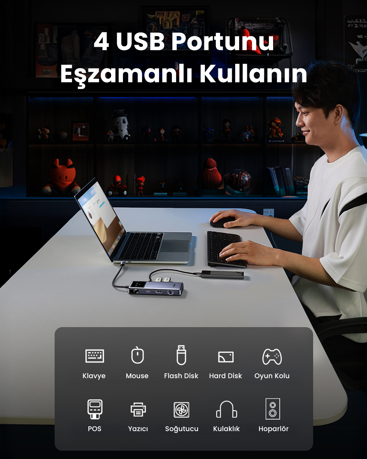 Mężczyzna używa laptopa, myszy, klawiatury i wieloportowego huba USB.